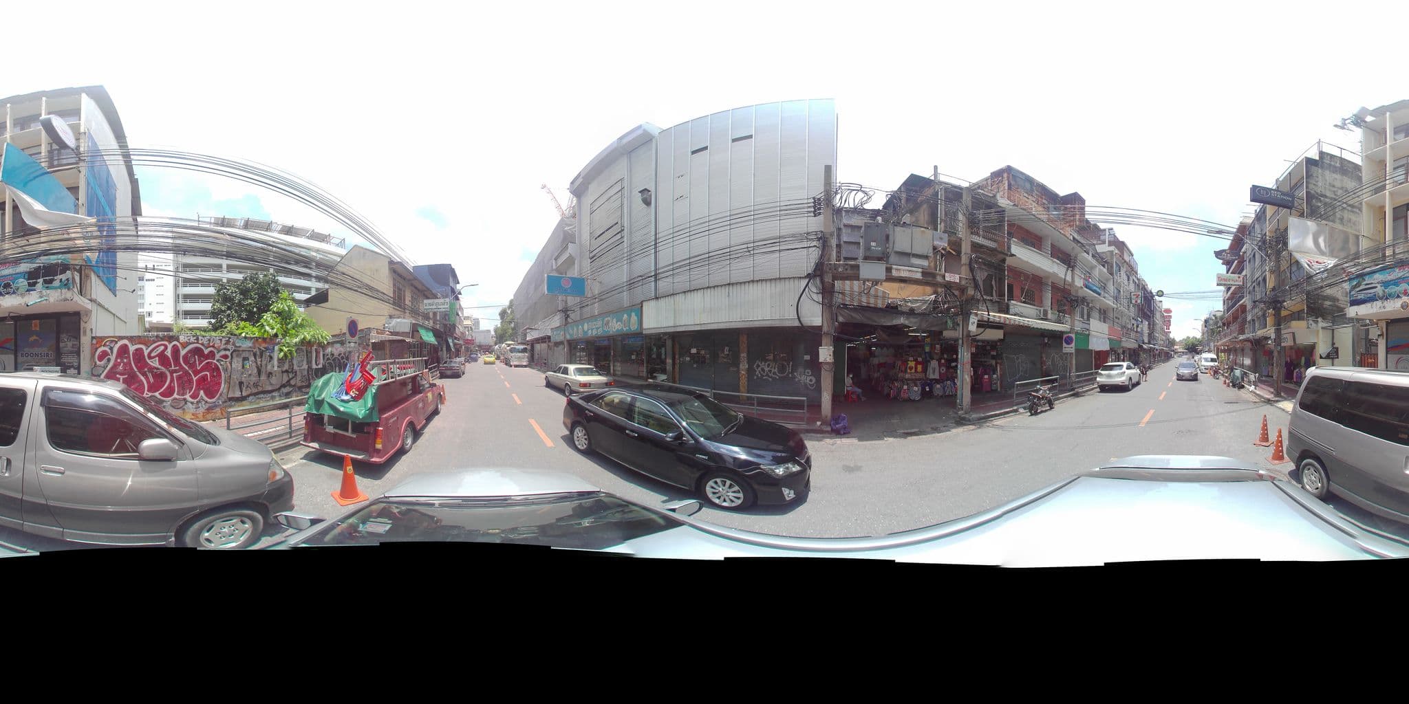 Street view near The Street Hostel, Phra Nakhon — © P05466 (CC BY-SA · Mapillary)