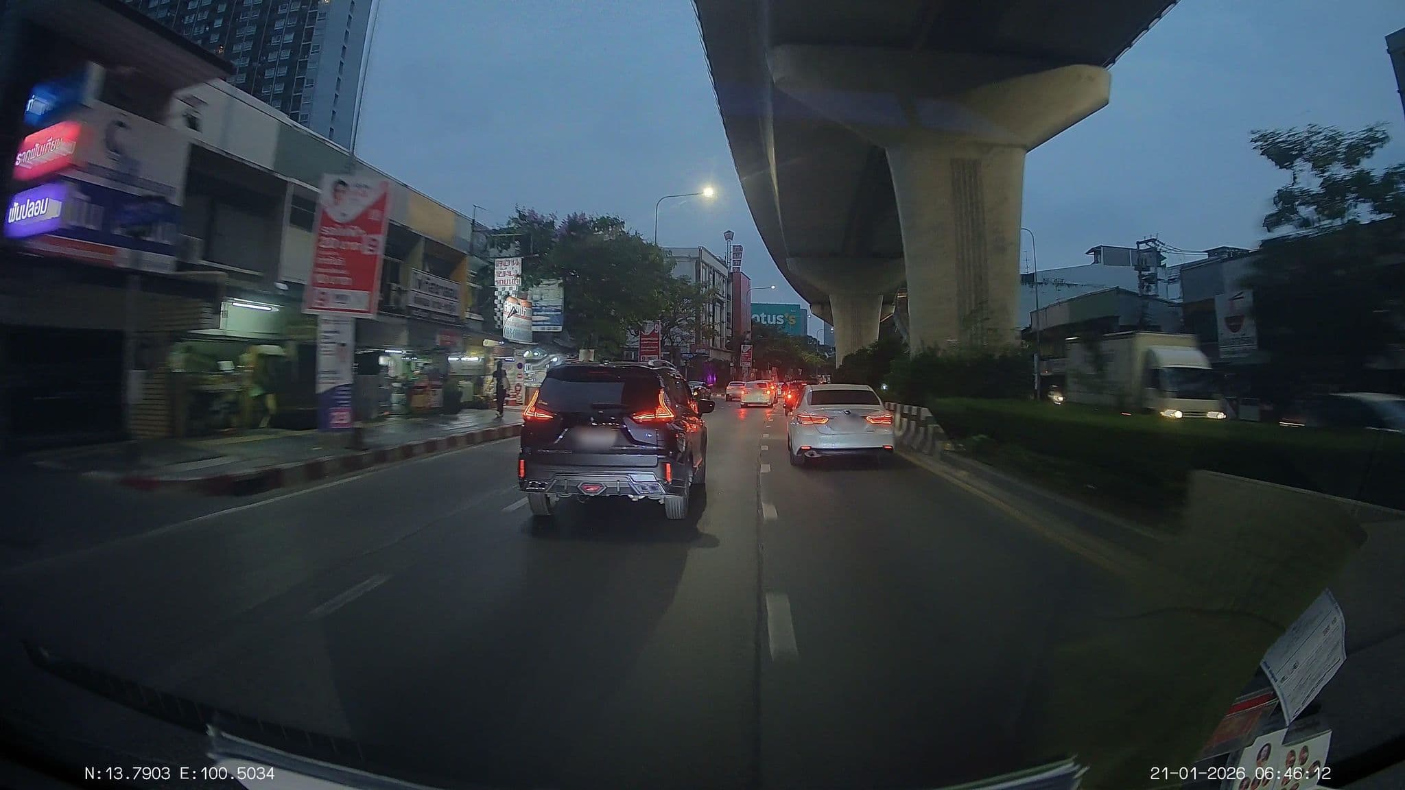 Street view near โรงแรม อันวารี, Bang Phlat — © ThailandCambodia (CC BY-SA · Mapillary)