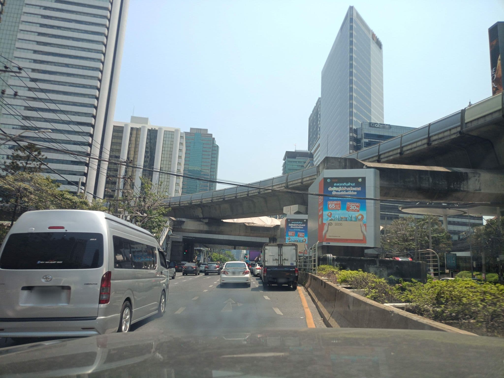 Street view near swimming pool @ RJ Building, Bang Rak — © kasetitkml_pipitchai (CC BY-SA · Mapillary)