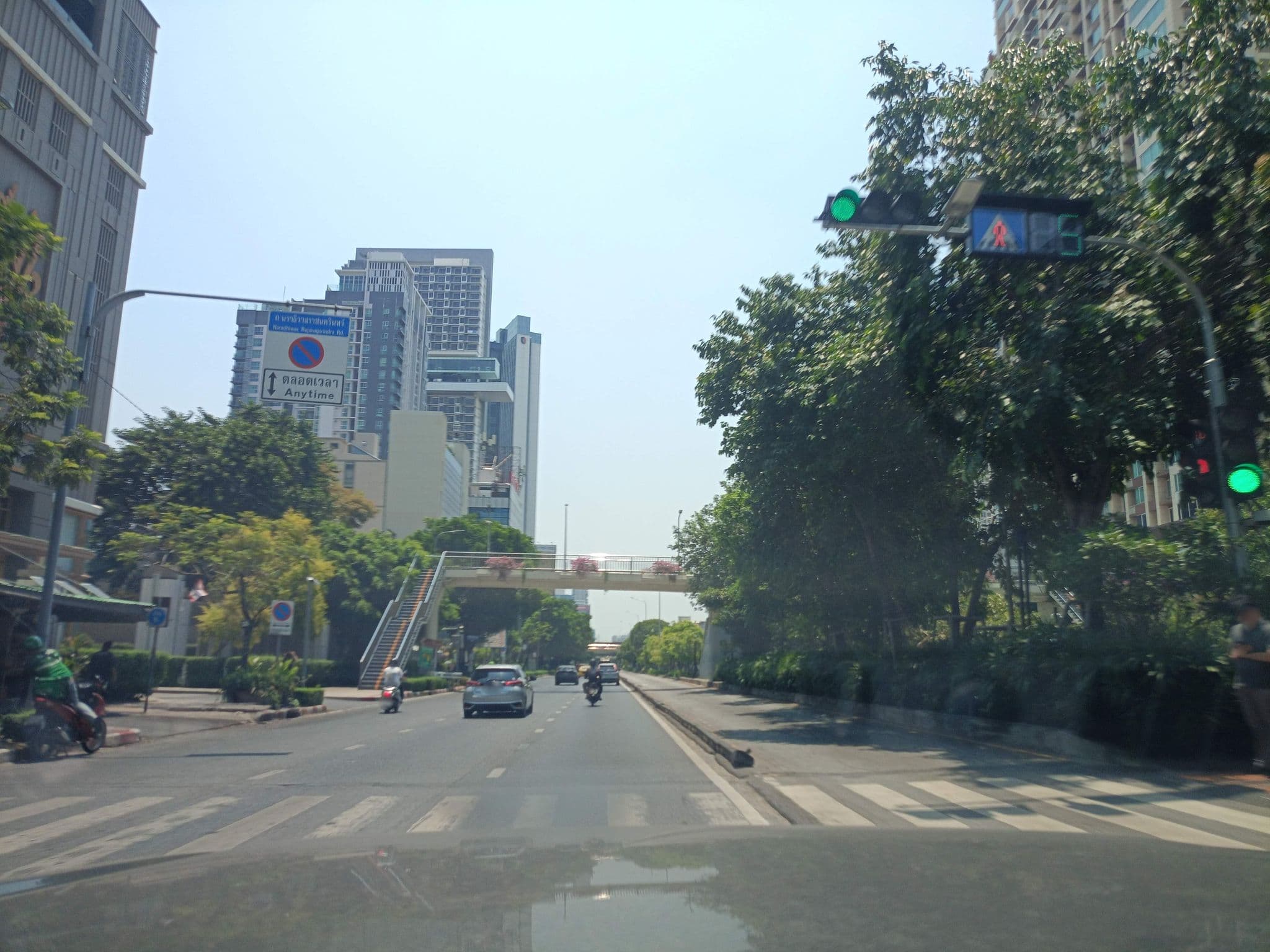 Street view near โรงแรมโซฟิเทลสีลม, Bang Rak — © kasetitkml_pipitchai (CC BY-SA · Mapillary)