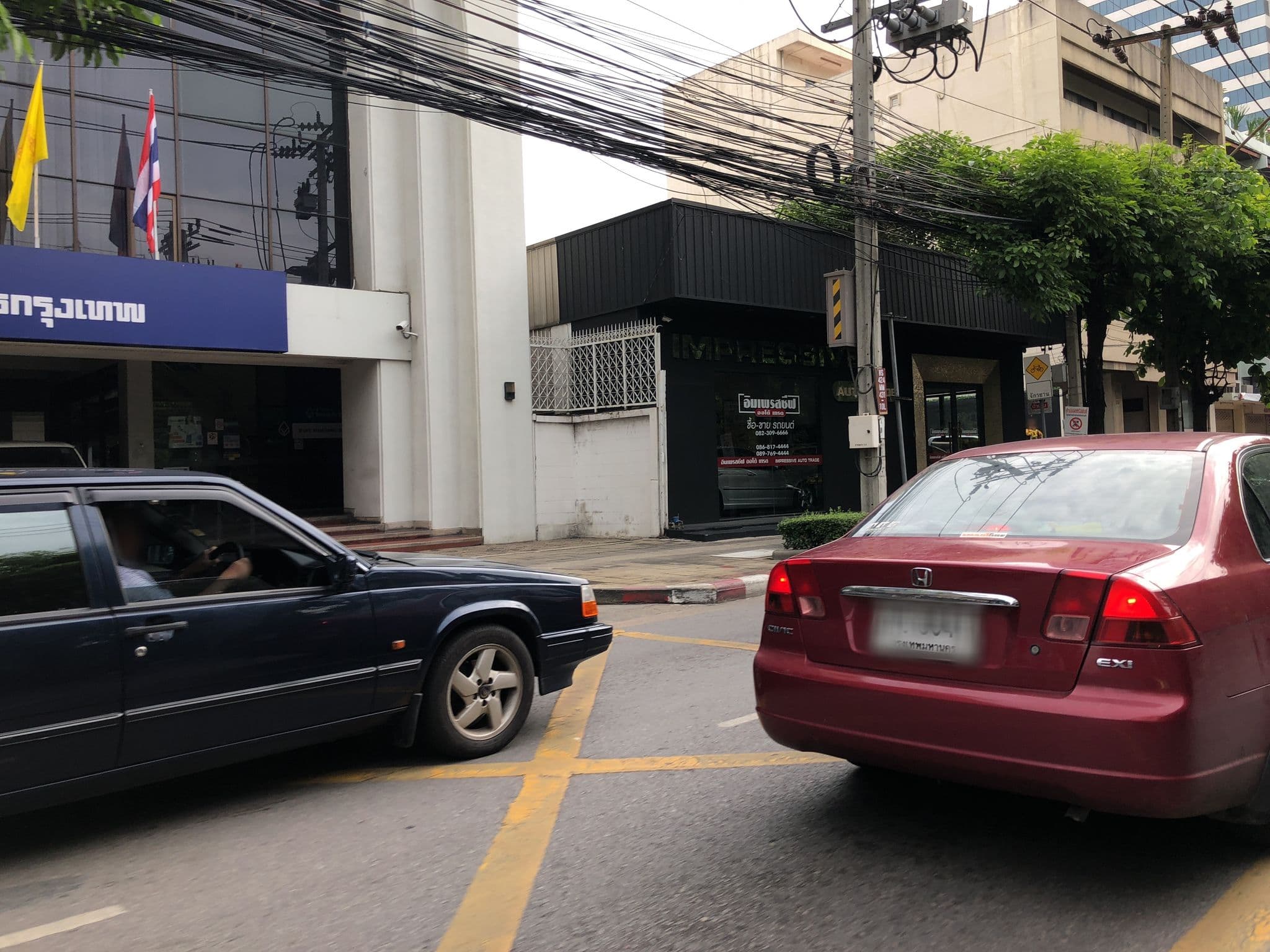 Street view near โรงแรมเมย์แฟร์, Sathon — © pimpitcha (CC BY-SA · Mapillary)