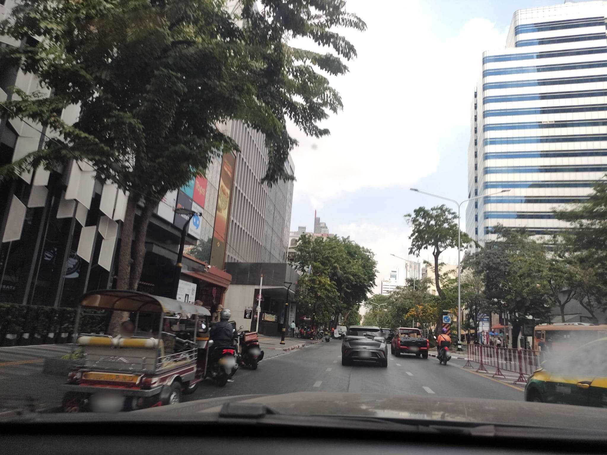 Street view near Dodo papatte en rond, Bang Rak Subdistrict — © kasetitkml_pipitchai (CC BY-SA · Mapillary)