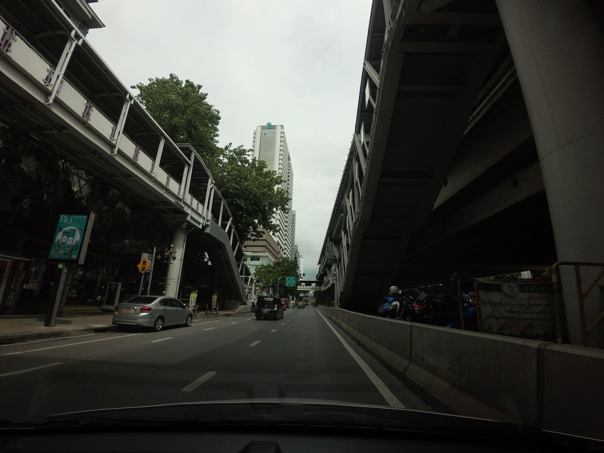 Street view near The Heritage Hotel Bangkok, Bang Rak — © mishari (CC BY-SA · Mapillary)