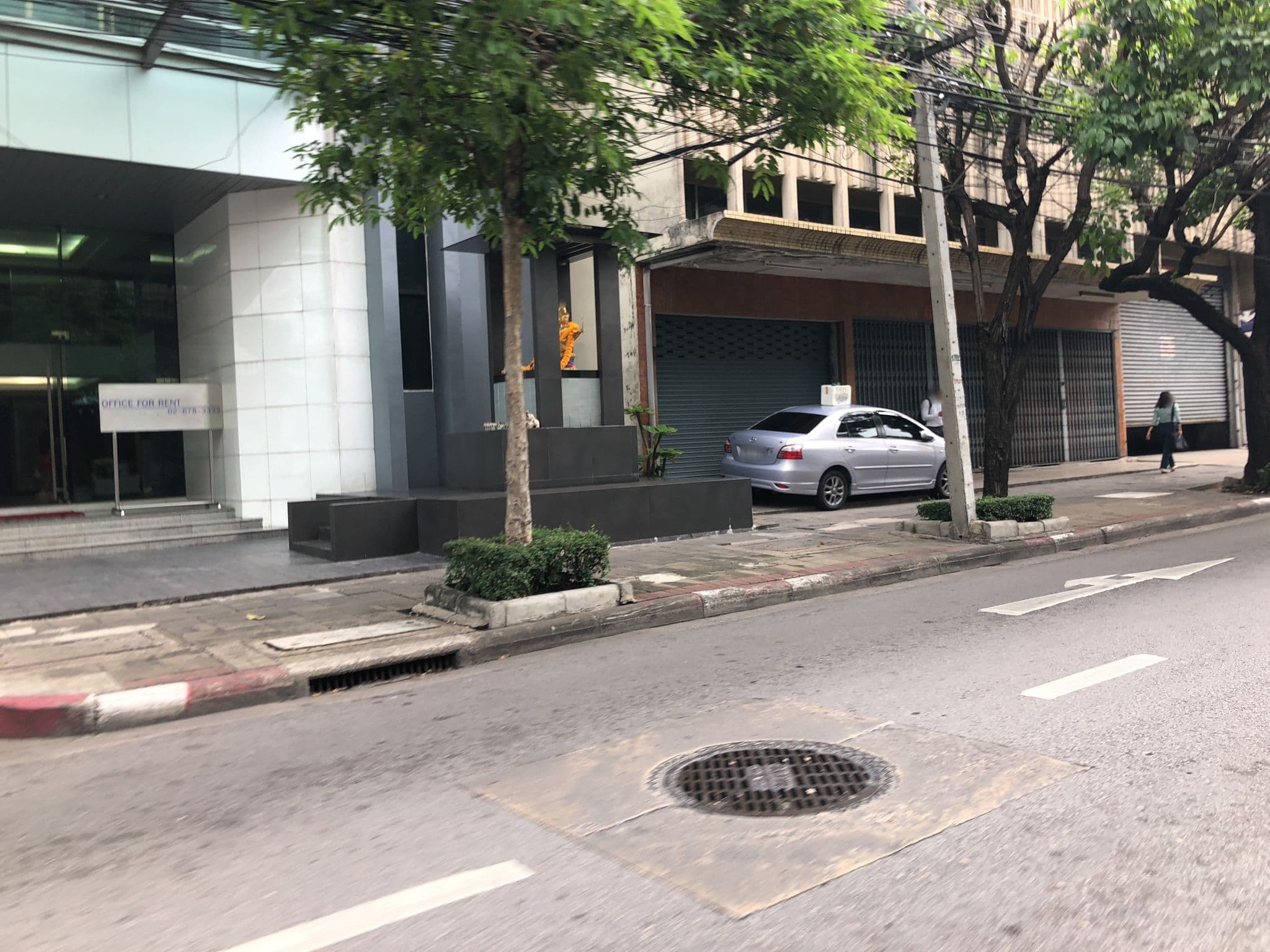 Street view near Fontana @Forum Park Hotel, Sathon — © pimpitcha (CC BY-SA · Mapillary)