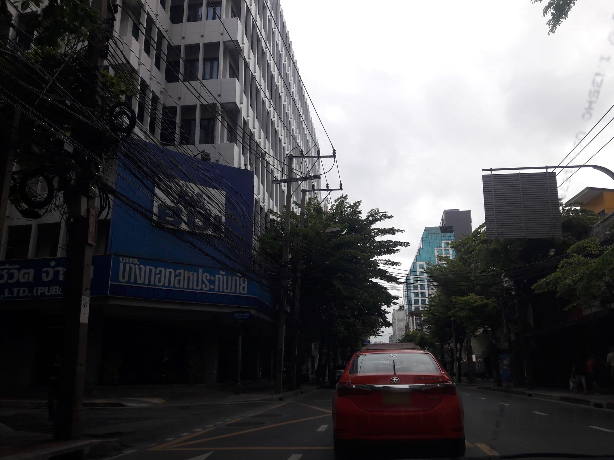 Street view near La Residence Bangkok, Bang Rak — © dukeduke (CC BY-SA · Mapillary)