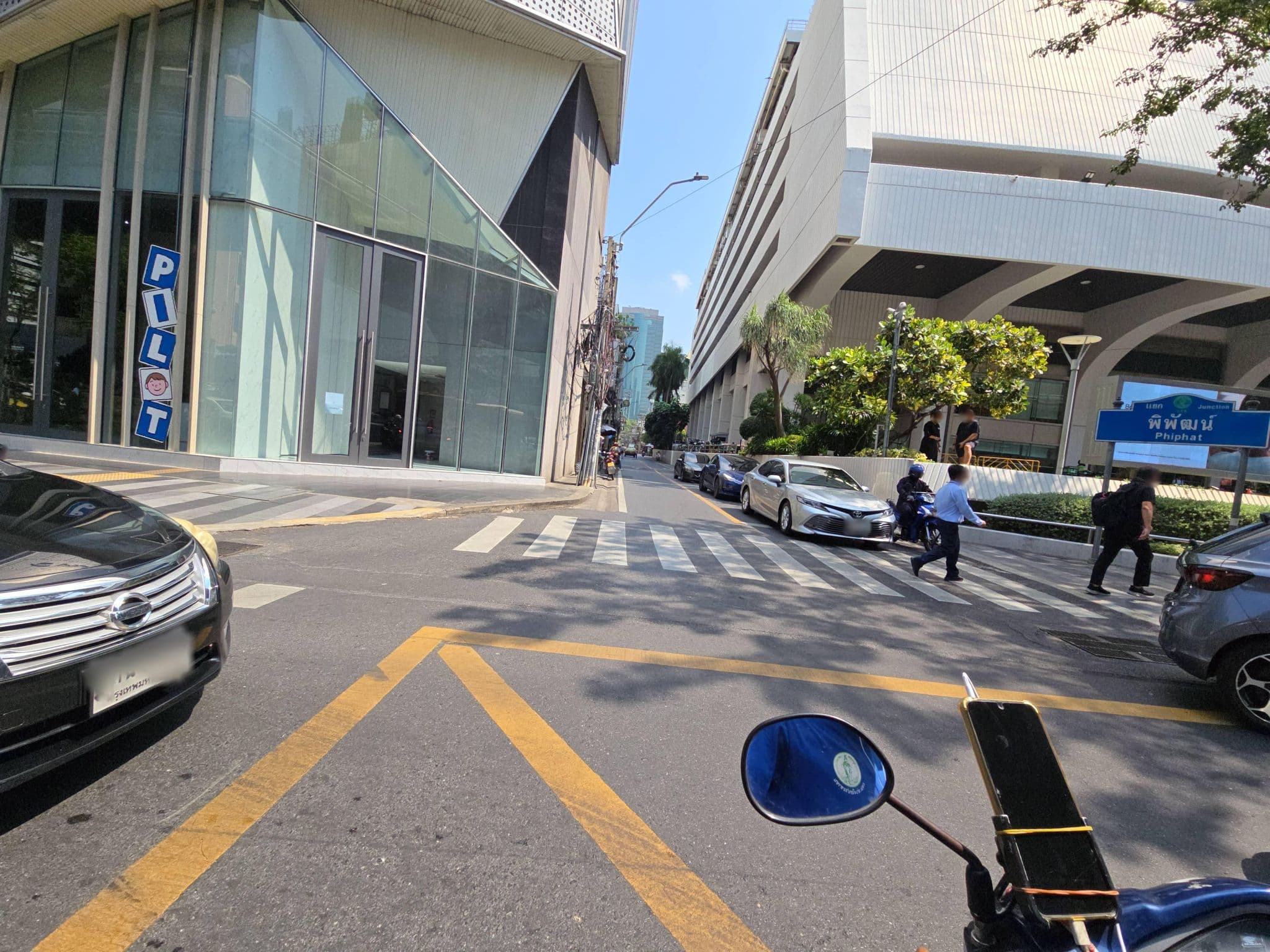 Street view near Lido Hotel, Bang Rak — © Poolert (CC BY-SA · Mapillary)