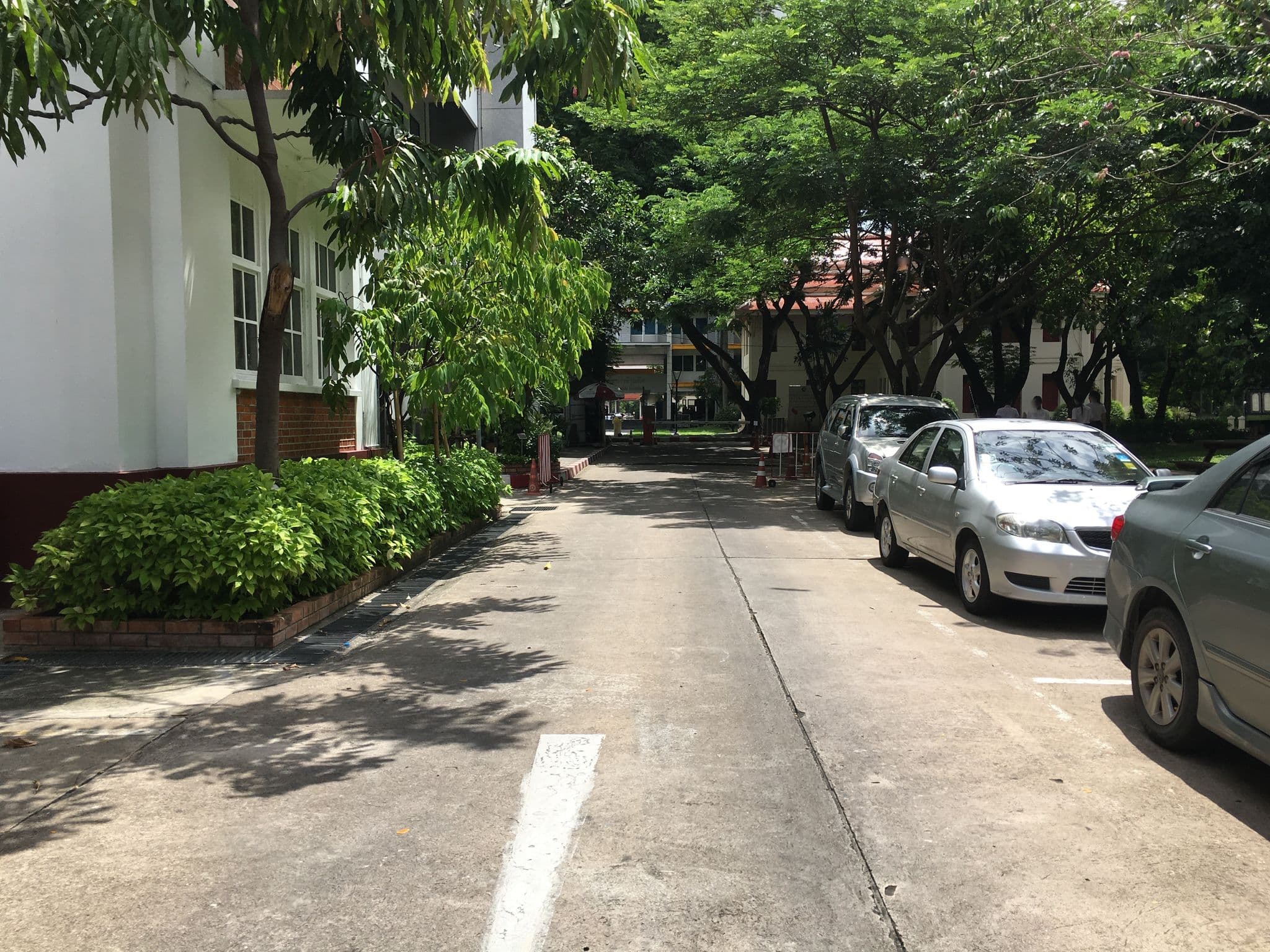 Street view near Courtyard By Marriott Bangkok Sukhumvit 20, Pathum Wan — © maplub (CC BY-SA · Mapillary)