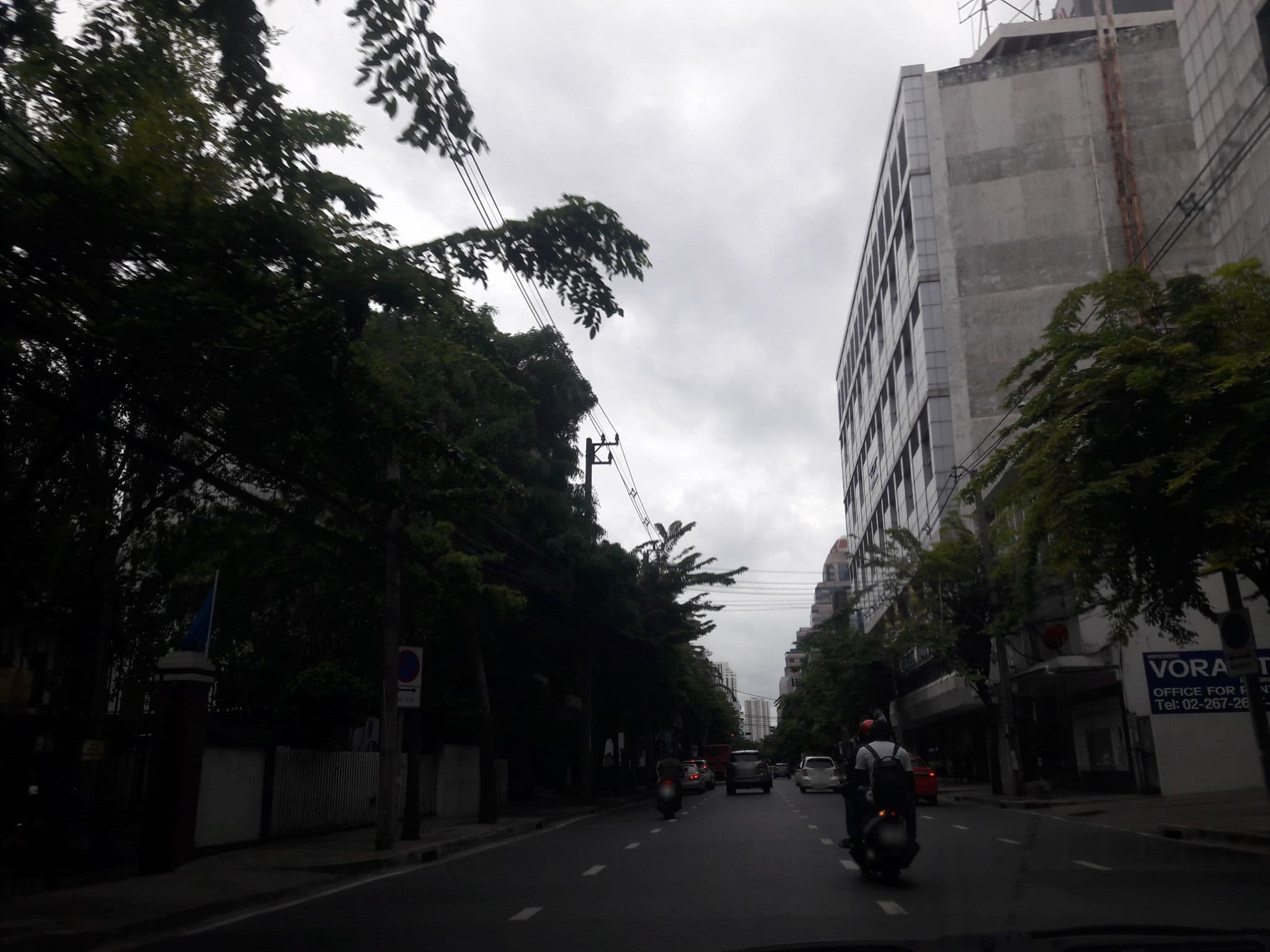 Street view near Mecure Bangkok Surawong, Bang Rak — © dukeduke (CC BY-SA · Mapillary)