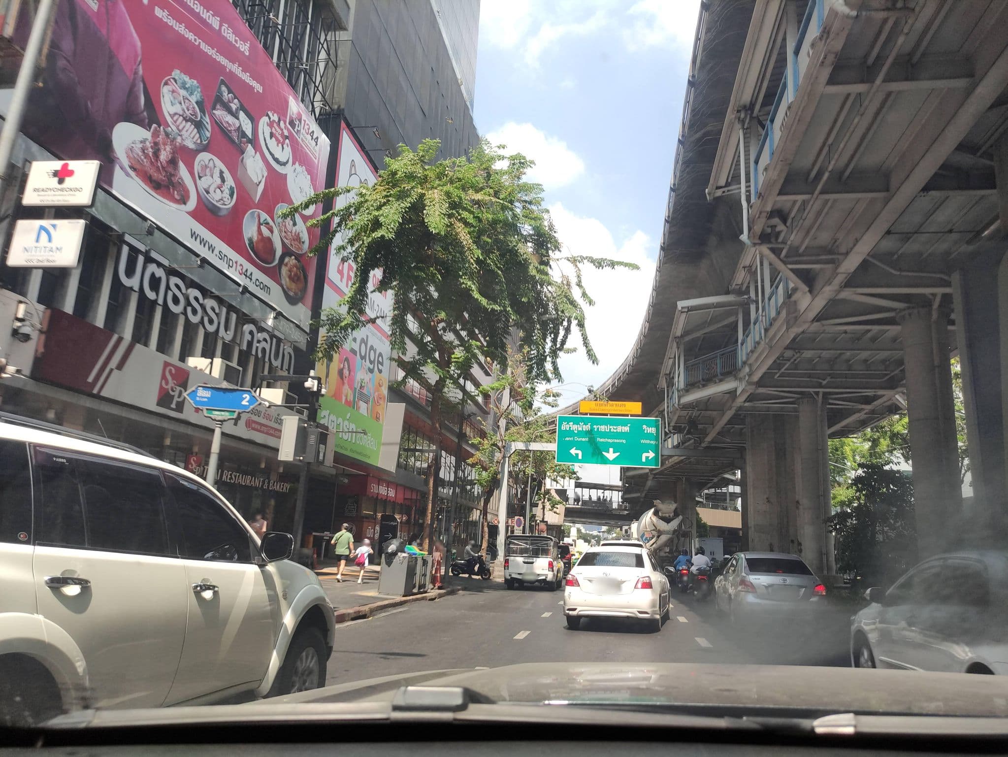 Street view near D Varee  Diva Bally Silom Bangkok Hotel, Bang Rak — © kasetitkml_pipitchai (CC BY-SA · Mapillary)