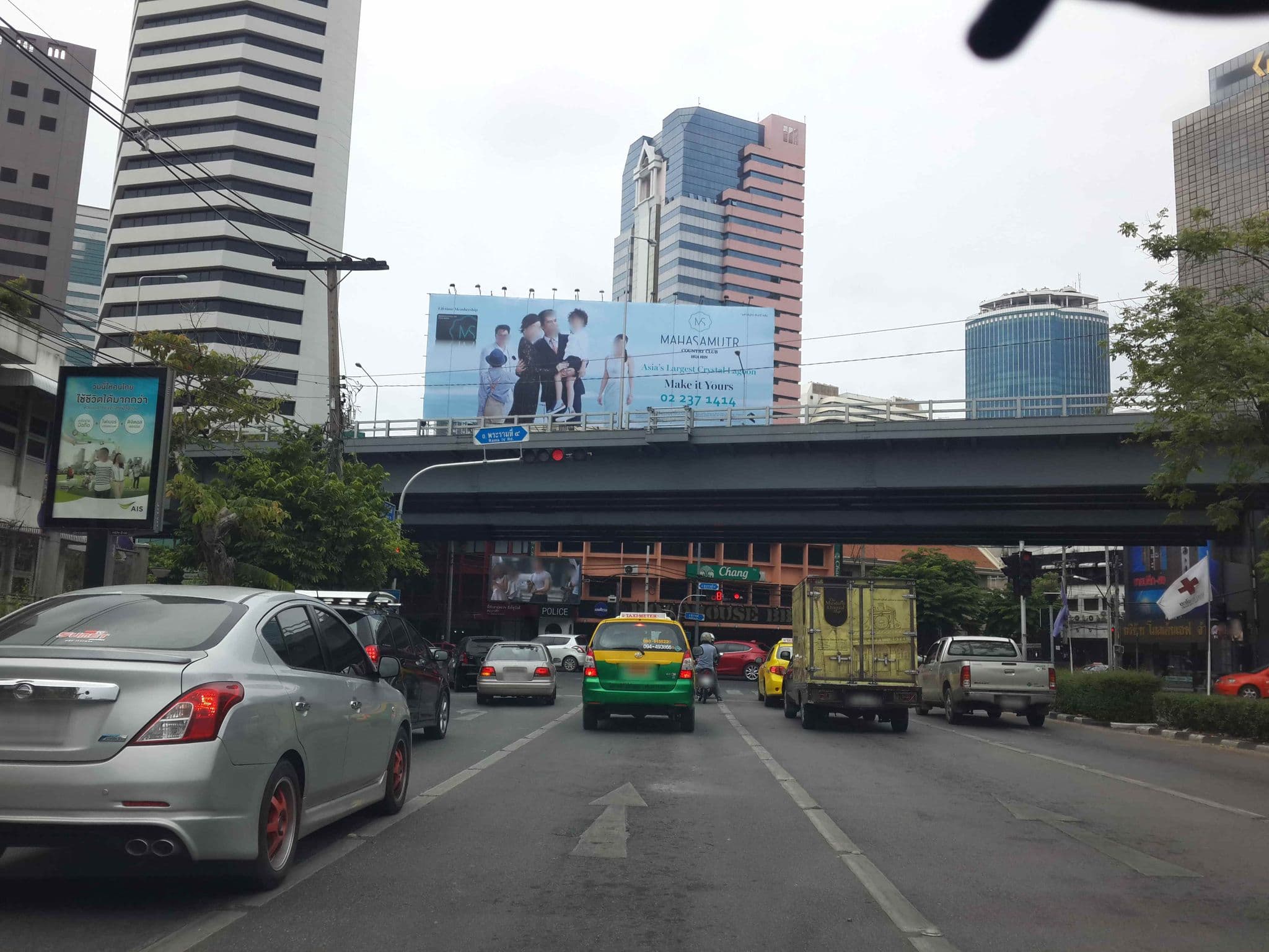 Street view near Mahashiv Inn, Bang Rak — © mishari (CC BY-SA · Mapillary)