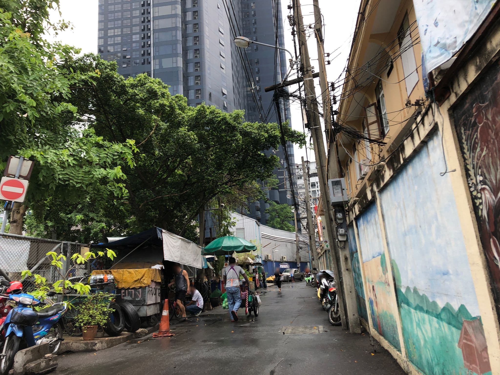 Street view near Murano room Tawana Hotel, Bang Rak — © ka2hiro (CC BY-SA · Mapillary)