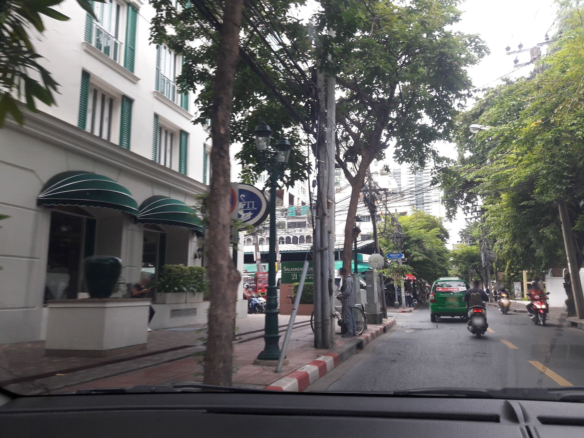 Street view near At 21 Sala Daeng, Bang Rak — © dukeduke (CC BY-SA · Mapillary)