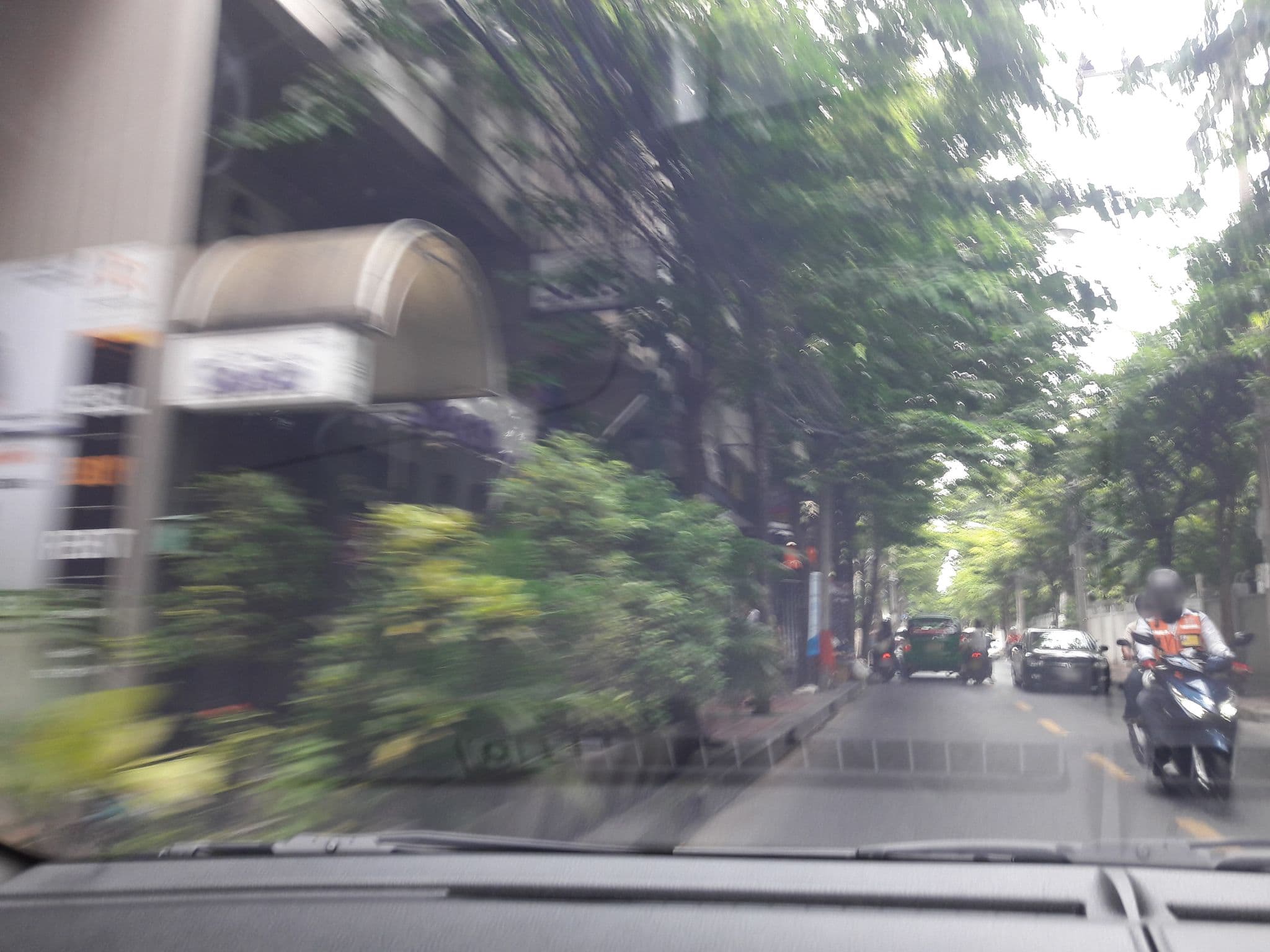 Street view near Smore, Bang Rak — © dukeduke (CC BY-SA · Mapillary)