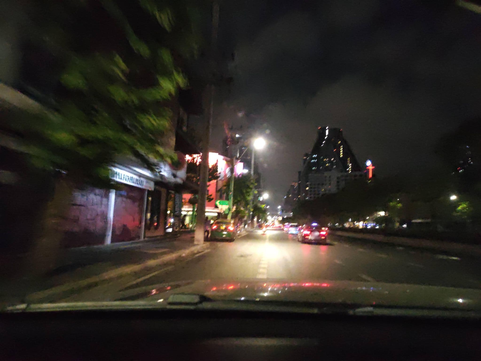 Street view near Ozone Hotel, Pathum Wan — © kasetitkml_pipitchai (CC BY-SA · Mapillary)