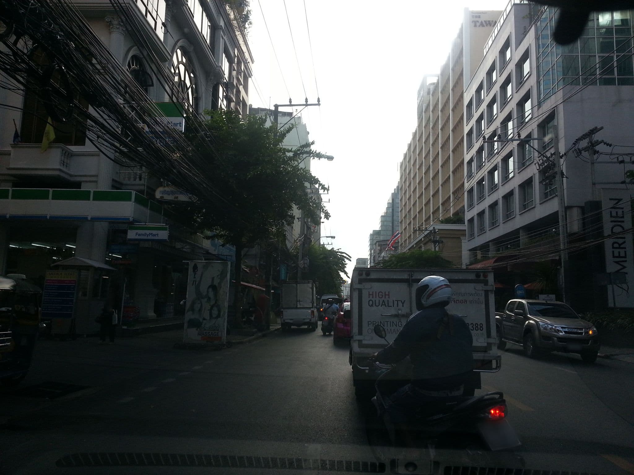 Street view near Swimming Pool, Bang Rak — © mishari (CC BY-SA · Mapillary)