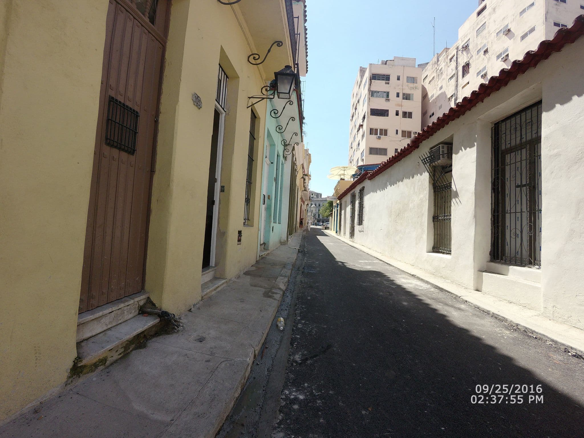 Street view near Casa La Estrella, La Habana Vieja