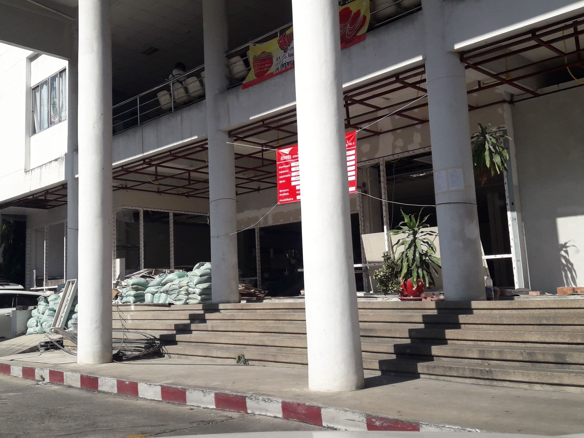 Street view near Aerothai Hotel อาคารงามดูพลี, Sathon — © jetman11 (CC BY-SA · Mapillary)