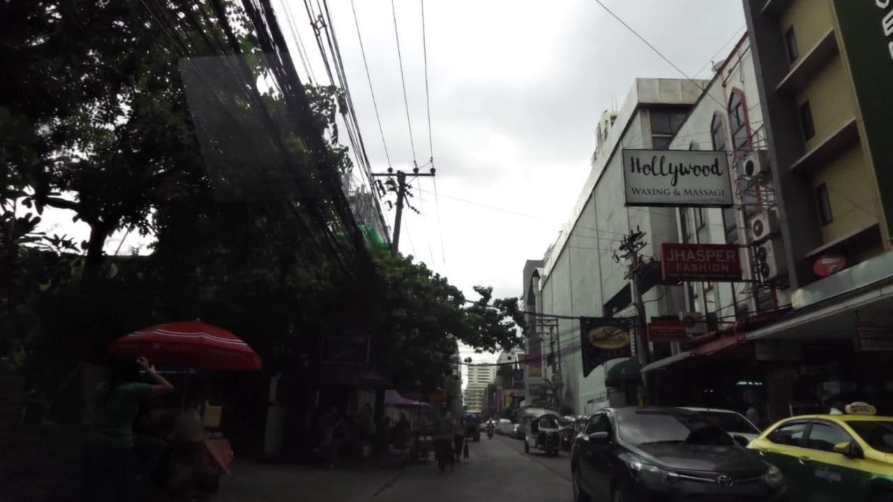Street view near Oakwood Hotel Sukhumvit 11 Bangkok, Makkasan — © toffy (CC BY-SA · Mapillary)