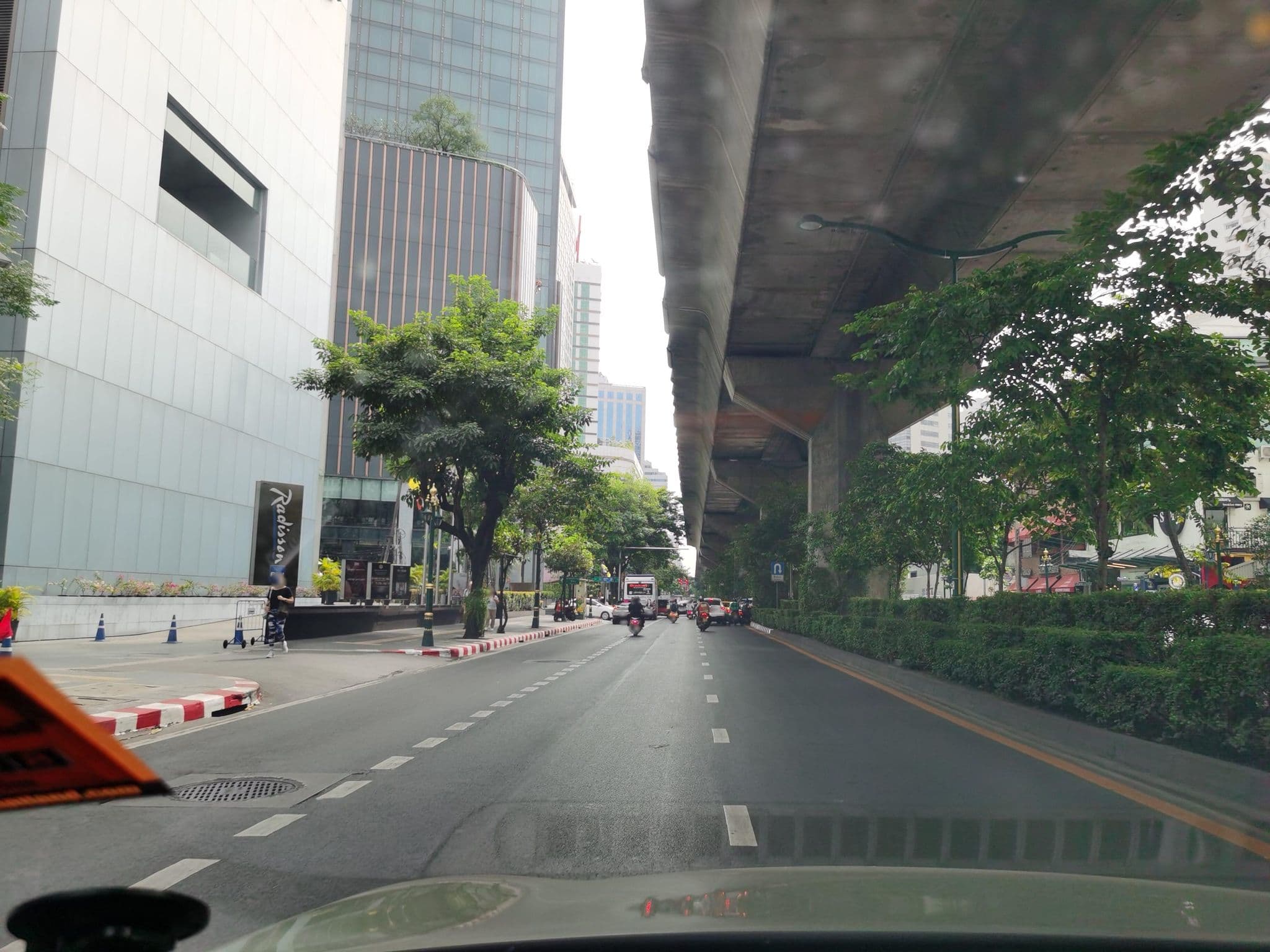 Street view near Nana Chart Sukhumvit 25, Watthana — © lin_wang (CC BY-SA · Mapillary)