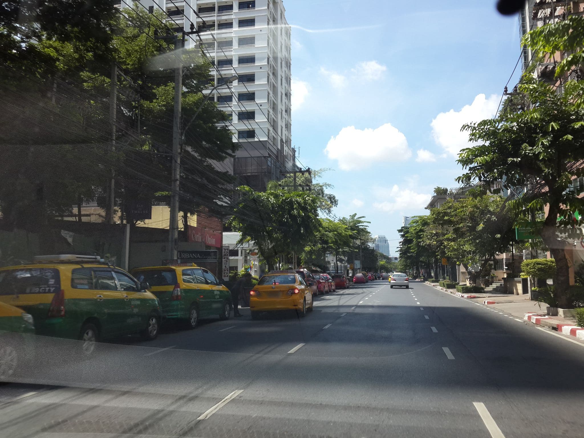 Street view near Nimman Suite, Makkasan — © mishari (CC BY-SA · Mapillary)