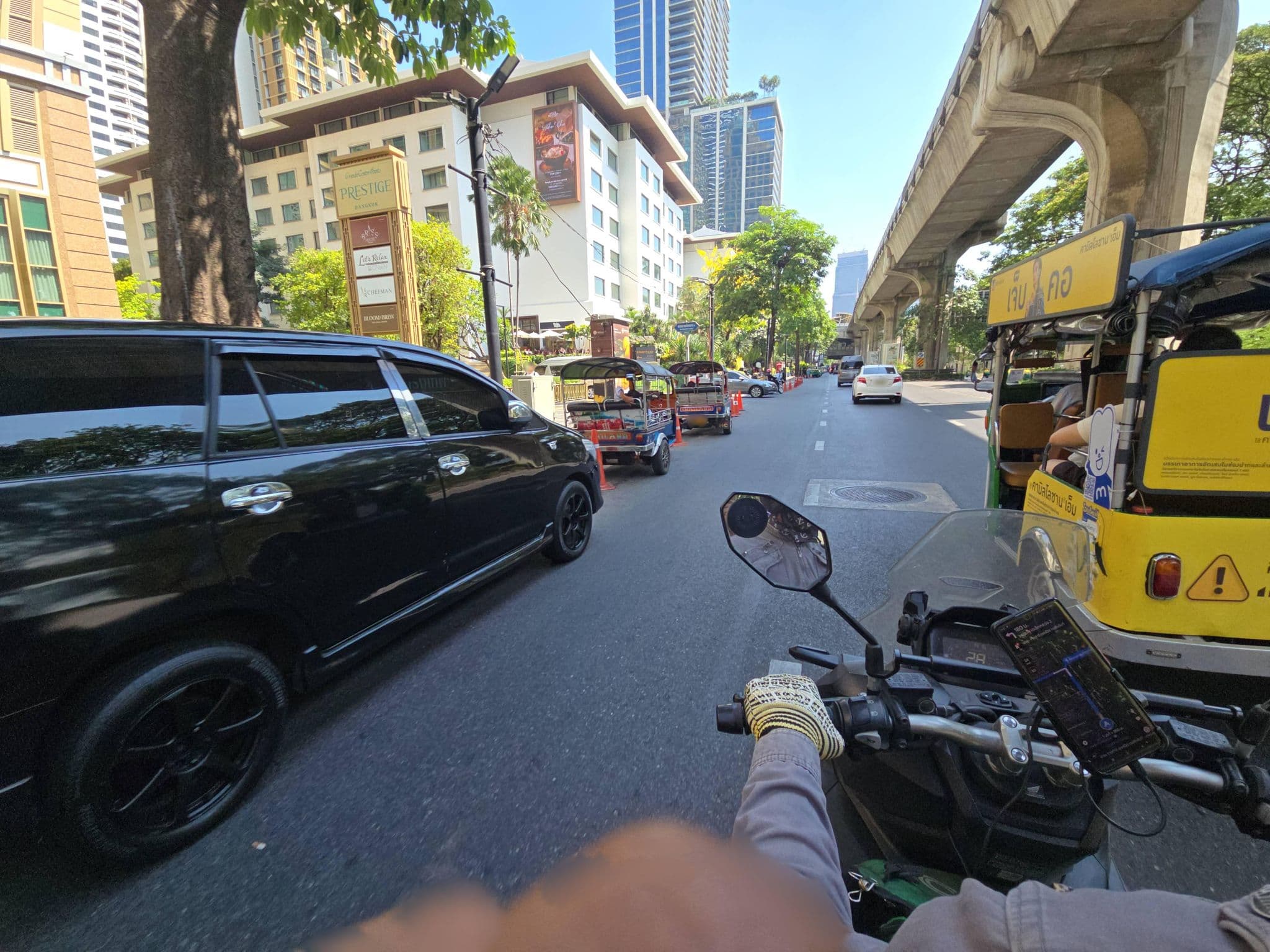 Street view near Swissotel Hotel Bangkok, Makkasan — © Poolert (CC BY-SA · Mapillary)