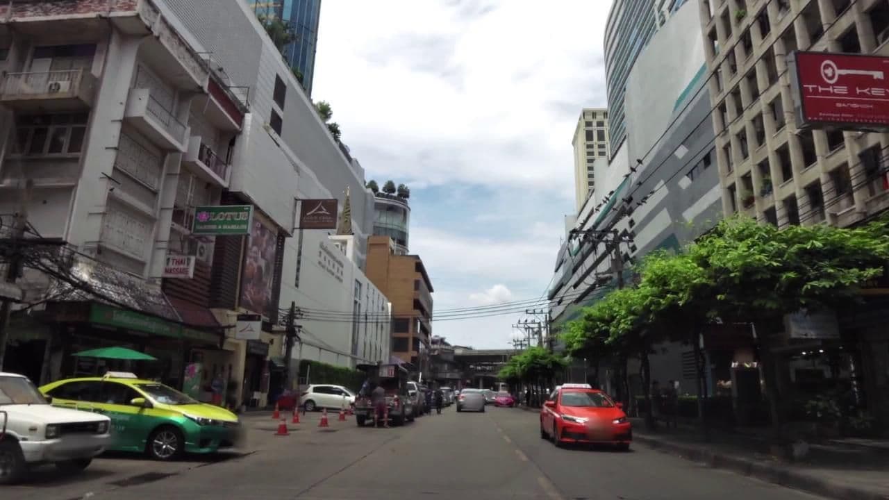 Street view near COW hostel, Makkasan — © toffy (CC BY-SA · Mapillary)