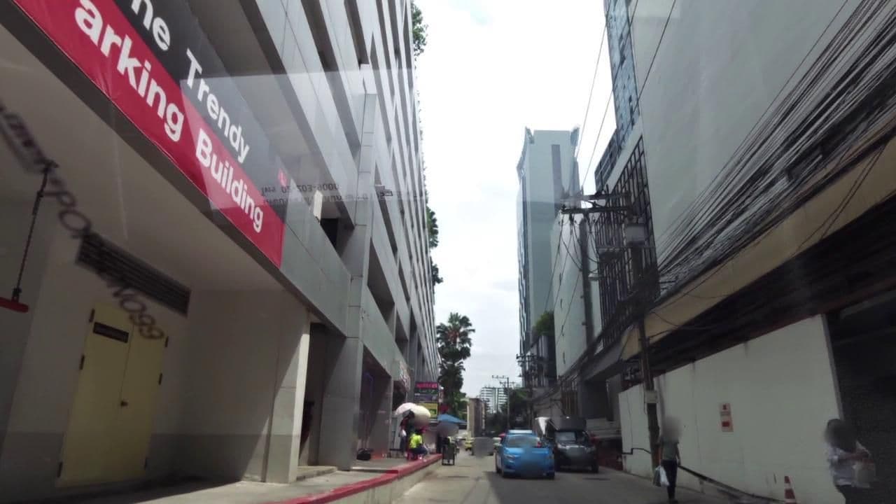 Street view near In Residance Bangkok Sukhumvit, Makkasan — © toffy (CC BY-SA · Mapillary)