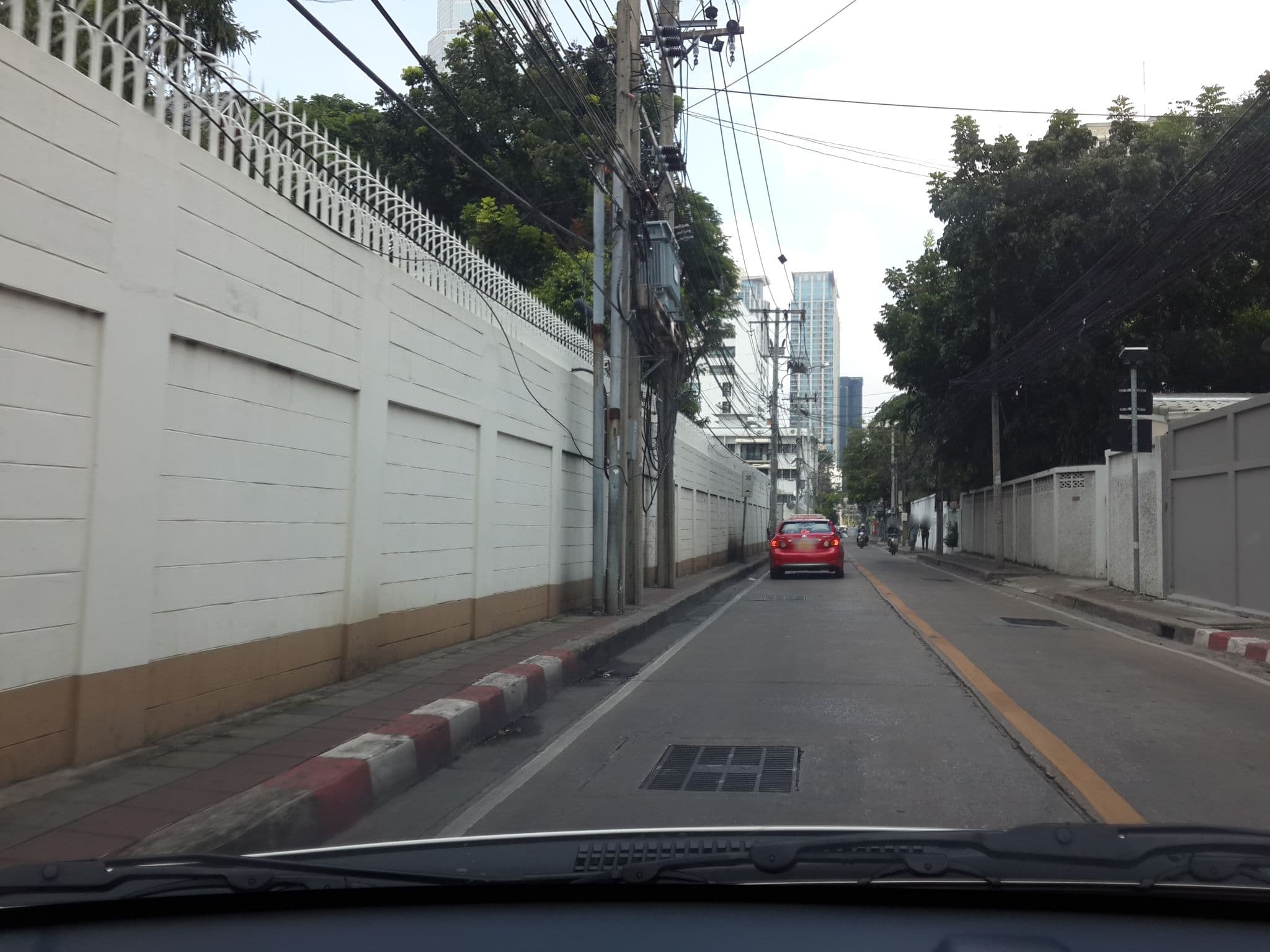 Street view near expressotel by ploenchit, Makkasan — © mishari (CC BY-SA · Mapillary)