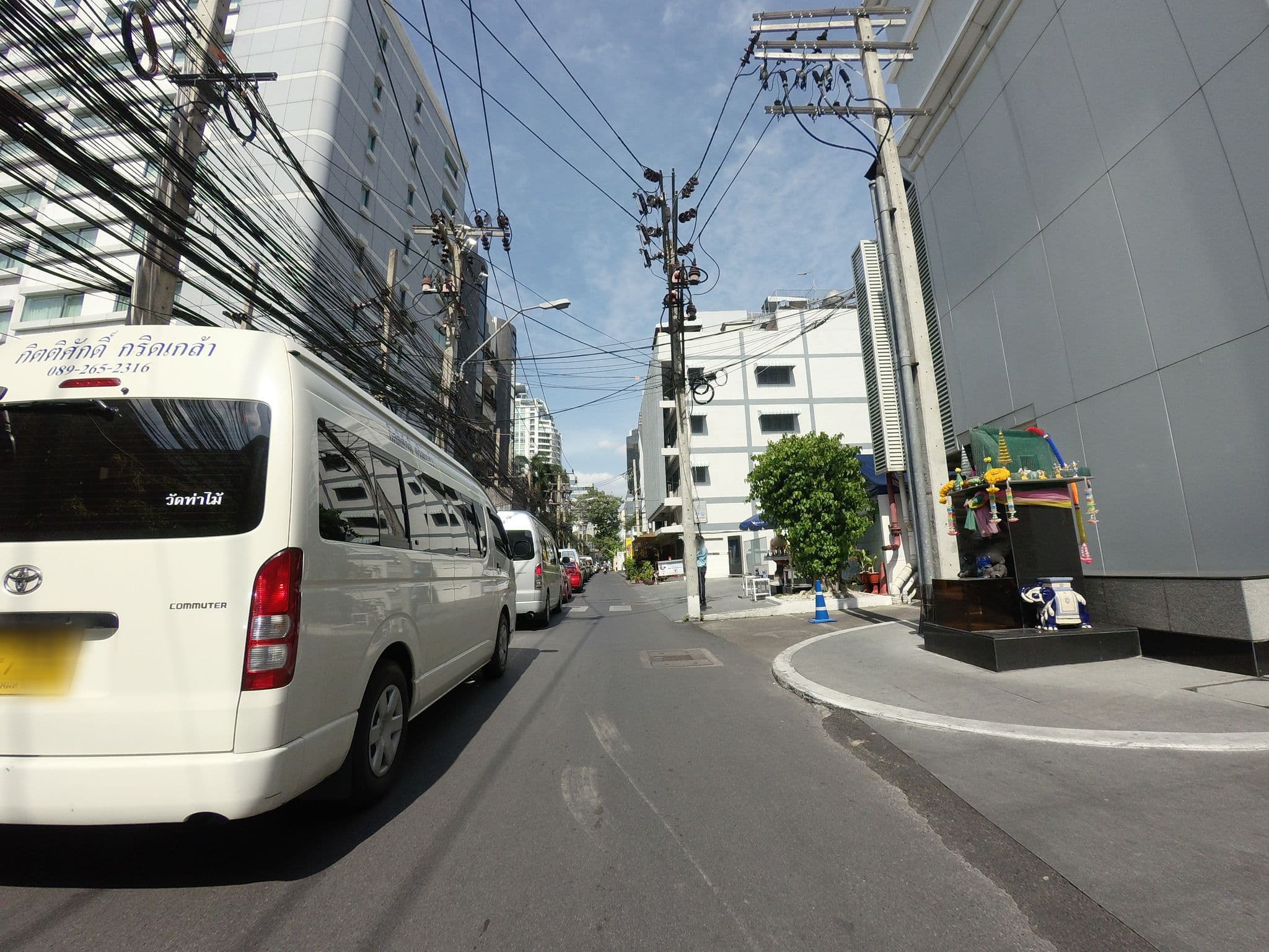 Street view near 5th Floor @ Dresm Hotel, Makkasan — © mishari (CC BY-SA · Mapillary)