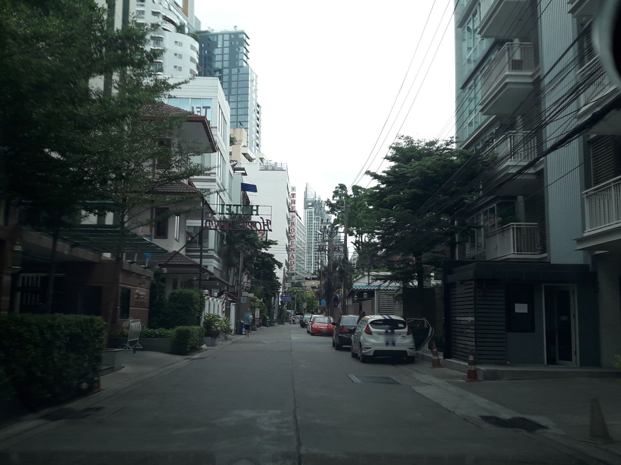 Street view near Hope Land Hotel And Residence 8, Makkasan — © jetman11 (CC BY-SA · Mapillary)