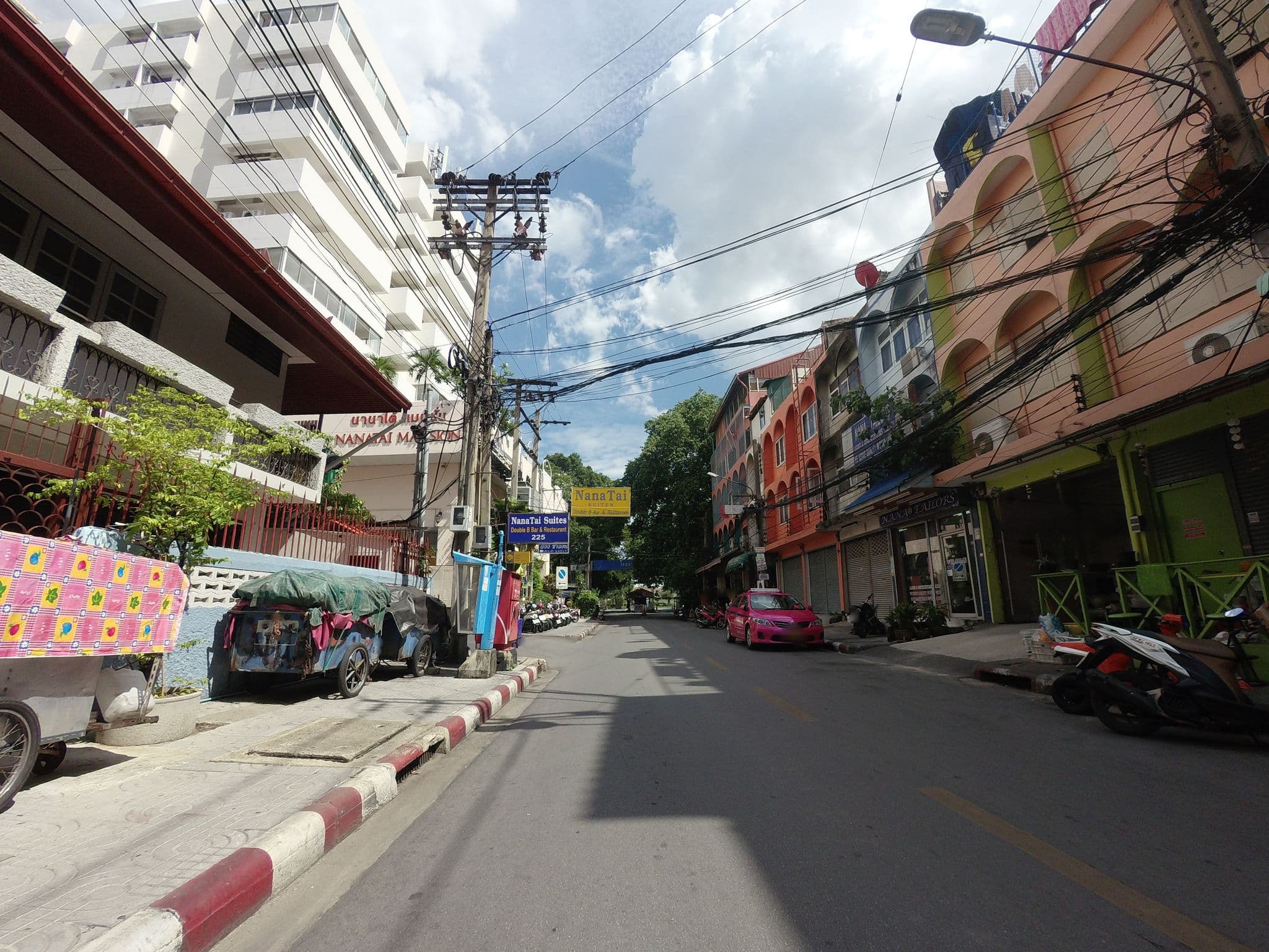Street view near Nana Tai Mansion, Makkasan — © mishari (CC BY-SA · Mapillary)