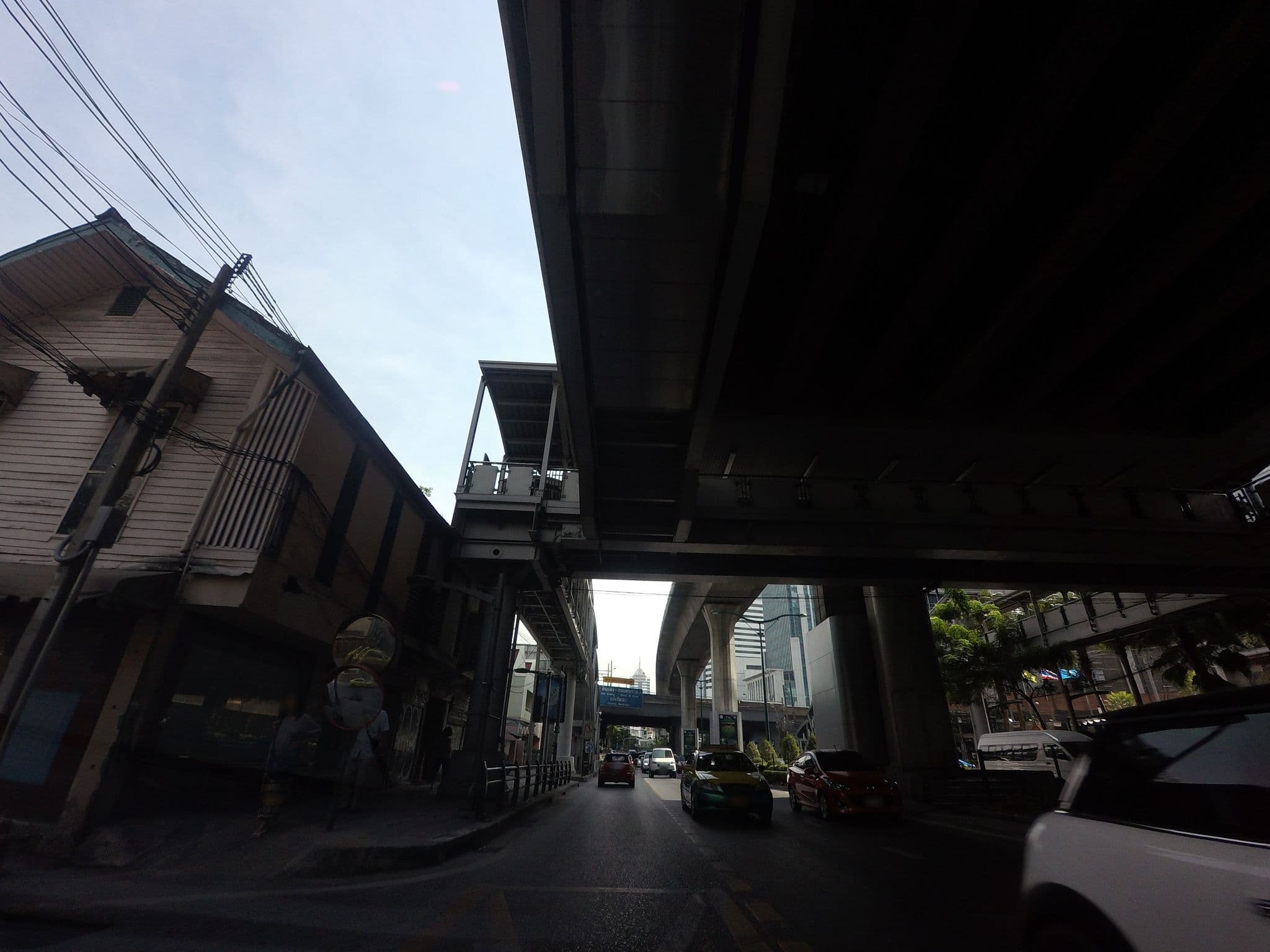 Street view near Crystal Hall - Plaza Athenee Bangkok, A Royal Meridien Hotel, Makkasan — © mishari (CC BY-SA · Mapillary)