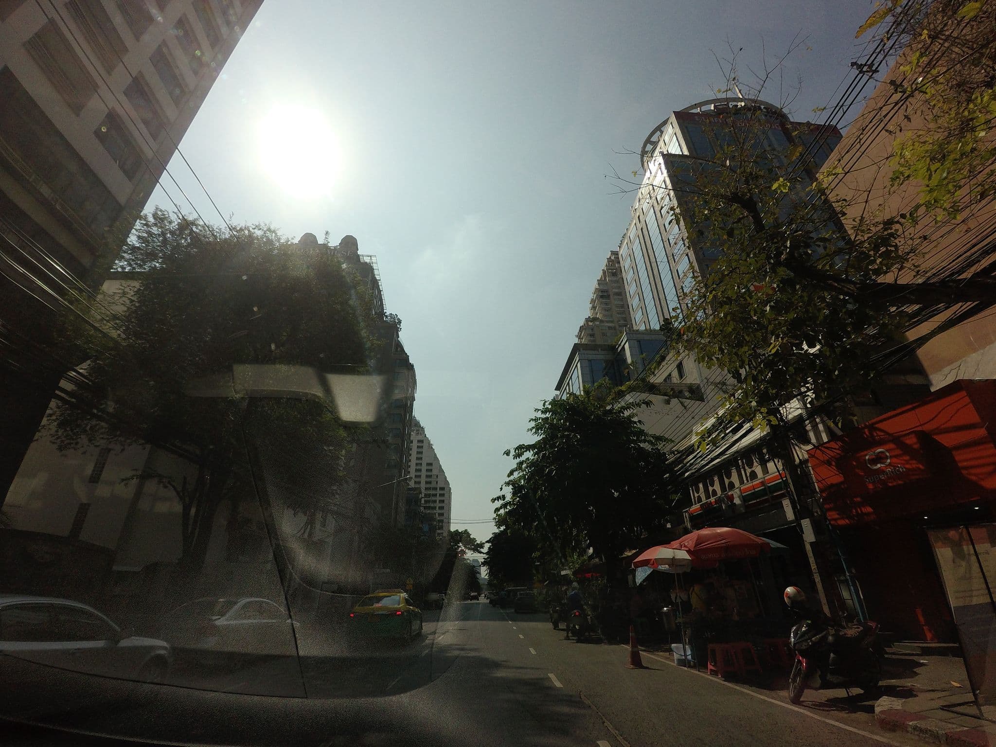 Street view near Executive Lounge 15th Floor, Cape House Bangkok, Makkasan — © mishari (CC BY-SA · Mapillary)