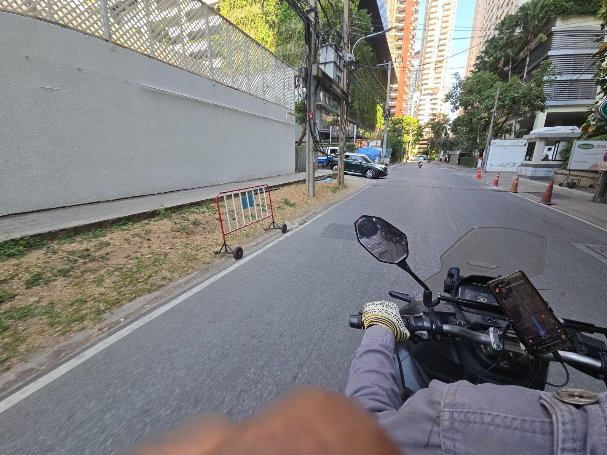Street view near Swimming Pool (สระว่ายน้ำ), Makkasan — © Poolert (CC BY-SA · Mapillary)