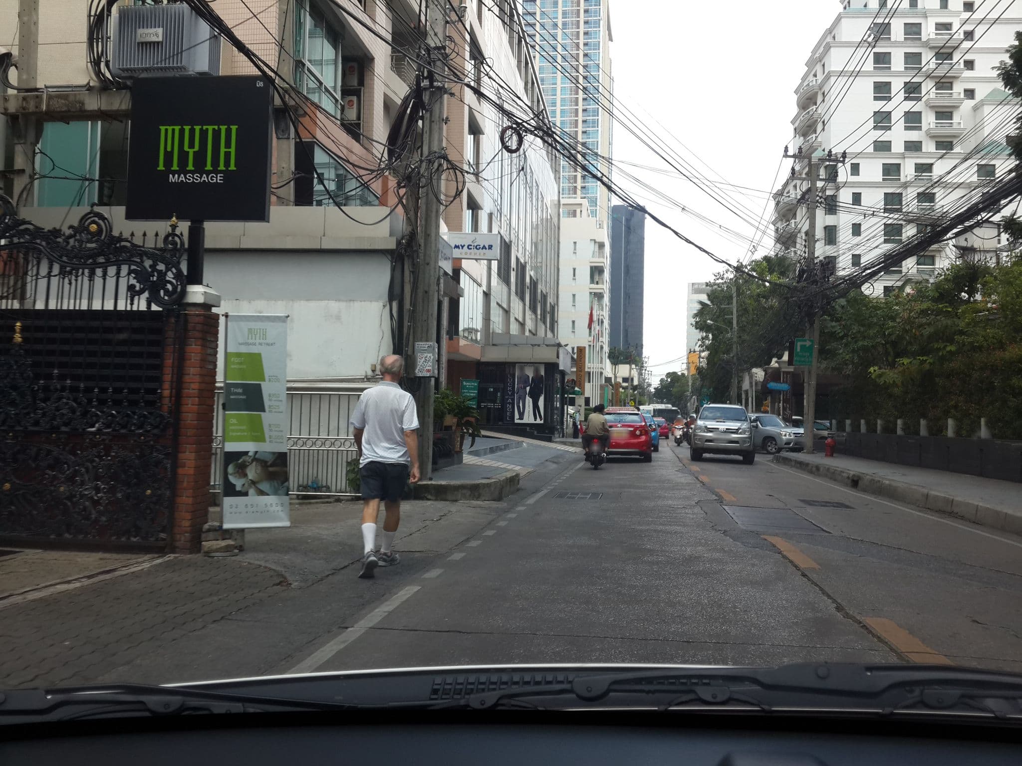 Street view near ห้อง Libraly The Artas Hotel Seminar Room, Makkasan — © mishari (CC BY-SA · Mapillary)