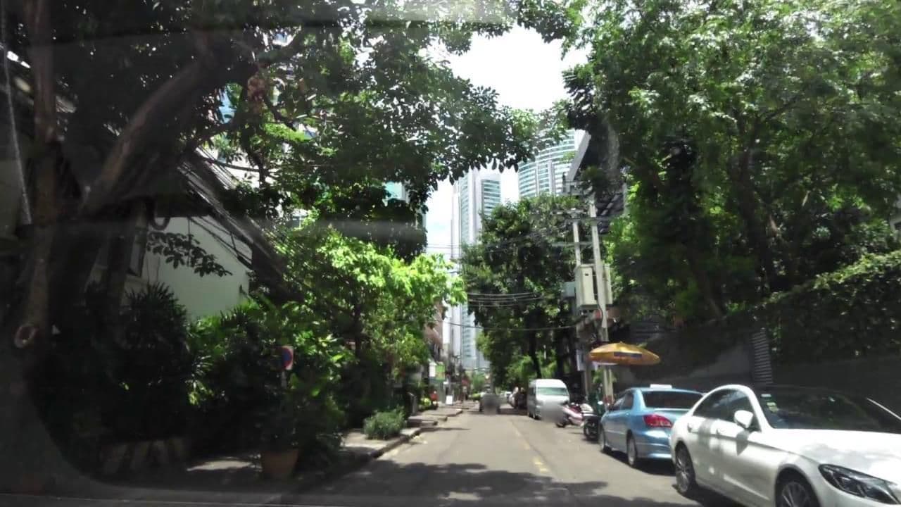 Street view near Swimming Pool, Watthana — © toffy (CC BY-SA · Mapillary)