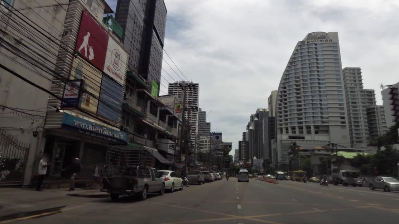 Street view near Furana Exclusive Hotel, Makkasan — © toffy (CC BY-SA · Mapillary)