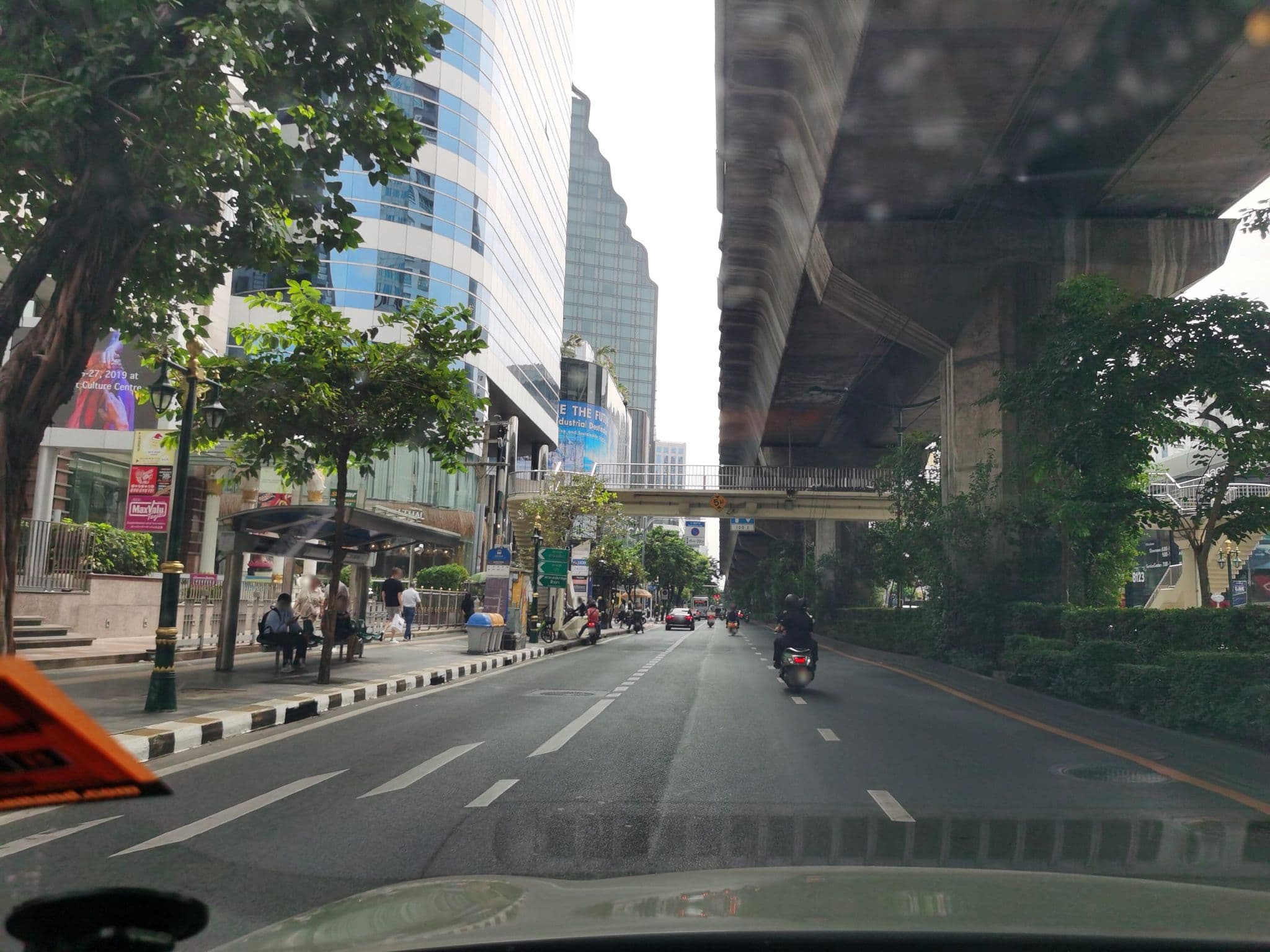 Street view near live it up hostel, Watthana — © lin_wang (CC BY-SA · Mapillary)