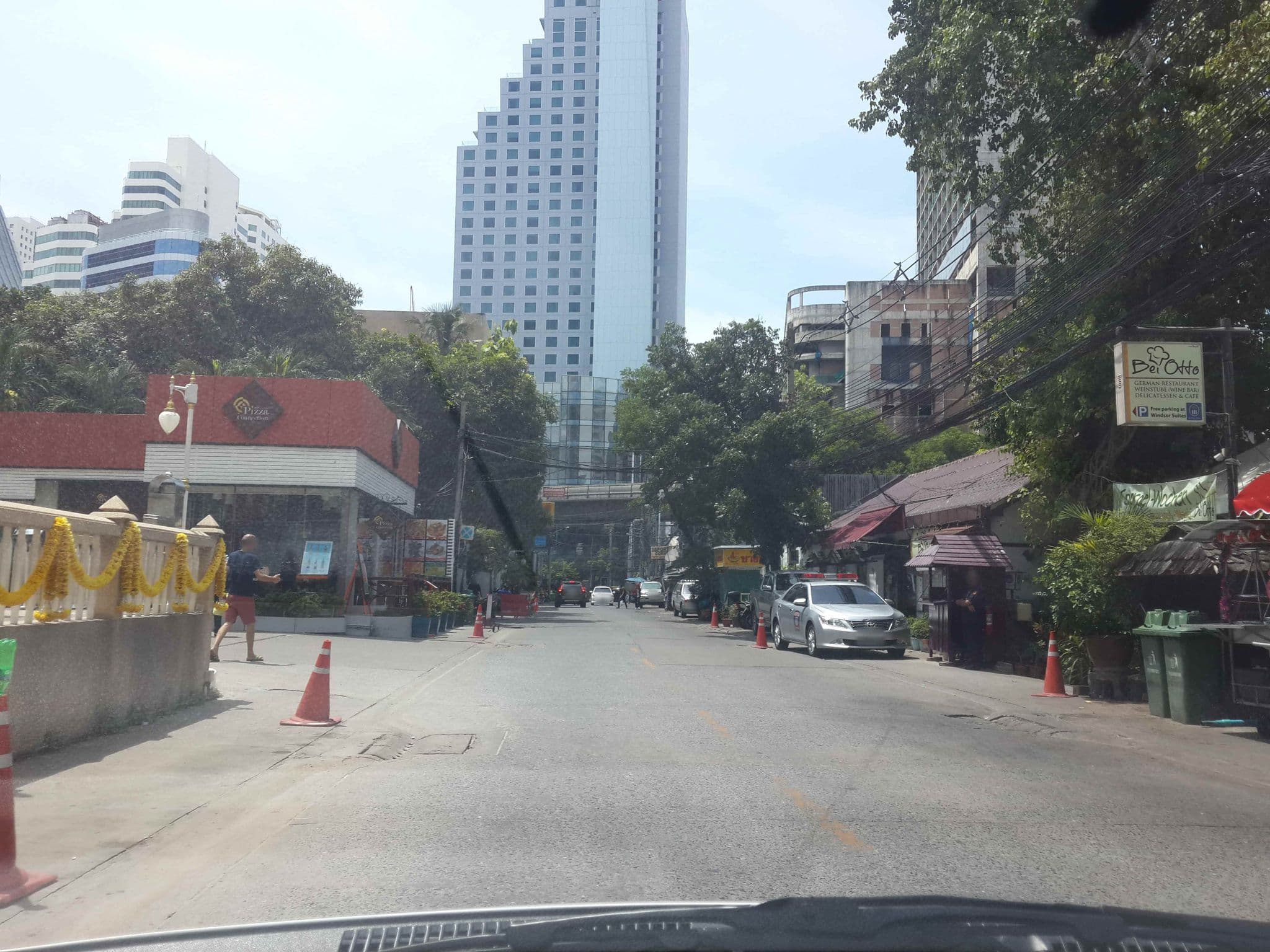 Street view near TASTORIA Collection Hotel, Watthana — © mishari (CC BY-SA · Mapillary)