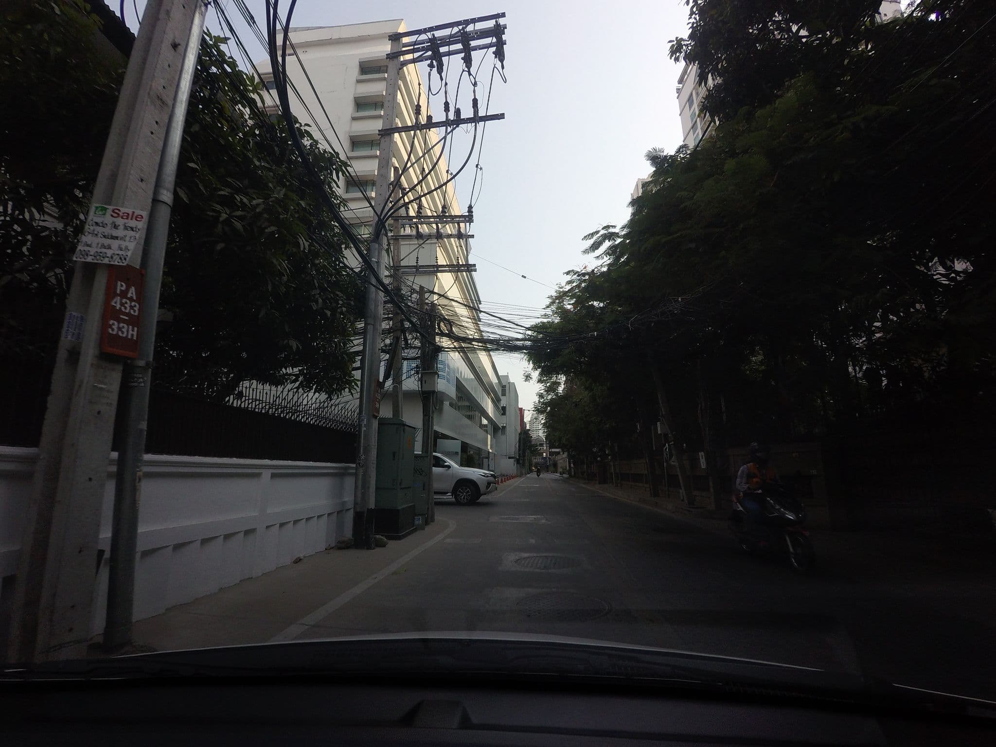 Street view near Dream Hotel Suite 408, Makkasan — © mishari (CC BY-SA · Mapillary)