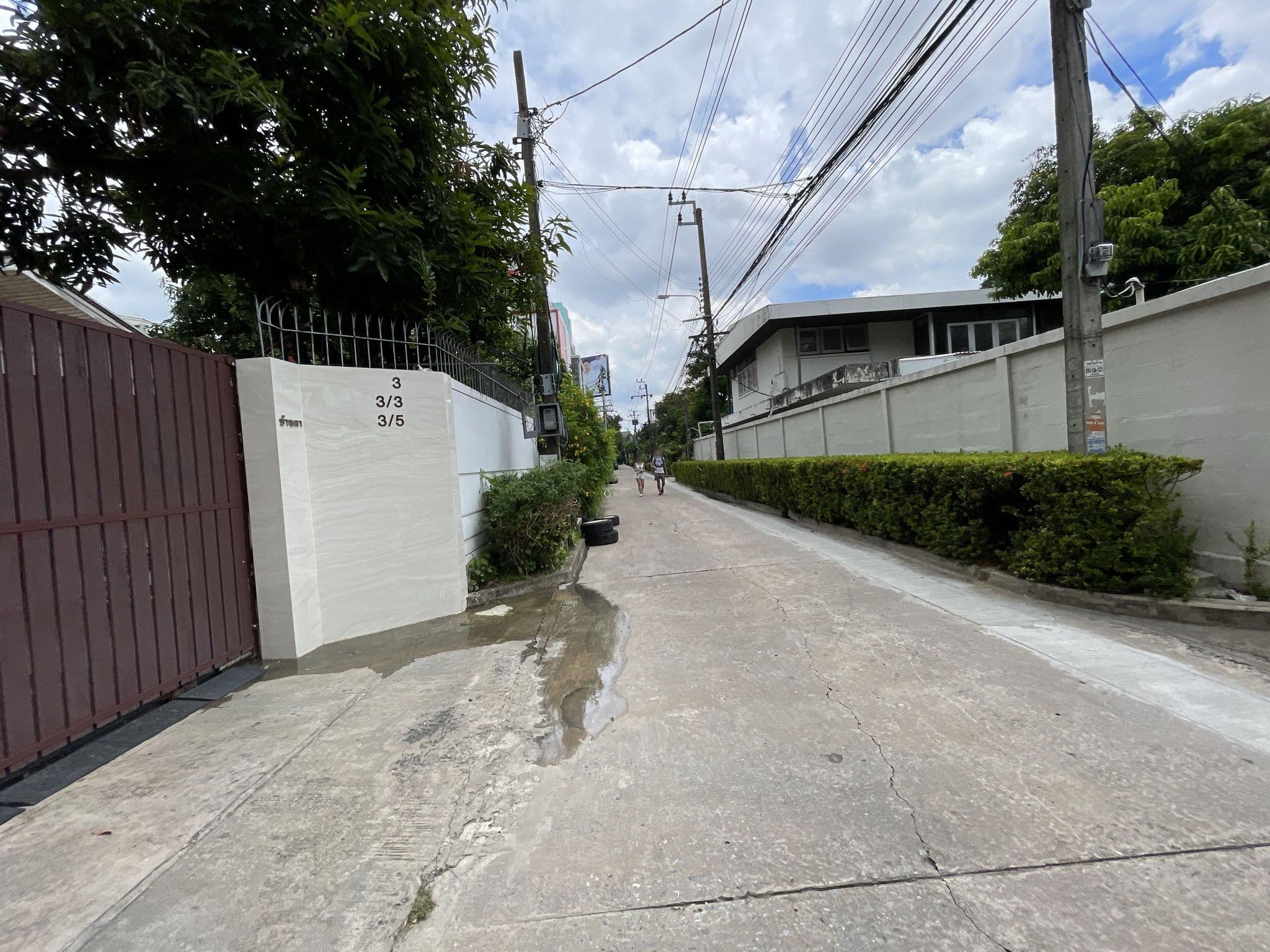 Street view near Tune Hotel Asoke, Makkasan — © filipb (CC BY-SA · Mapillary)