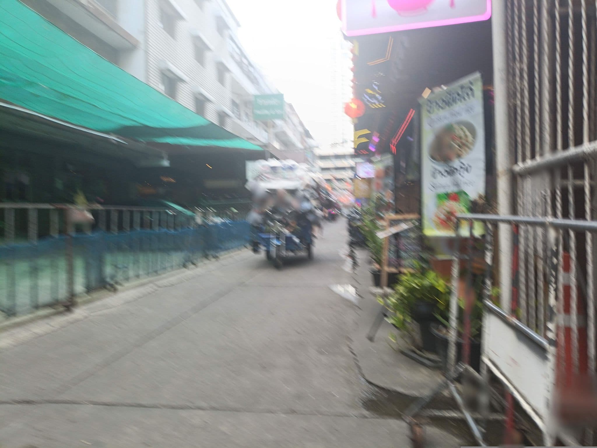 Street view near Star Inn Hotel, Makkasan — © skillsy (CC BY-SA · Mapillary)