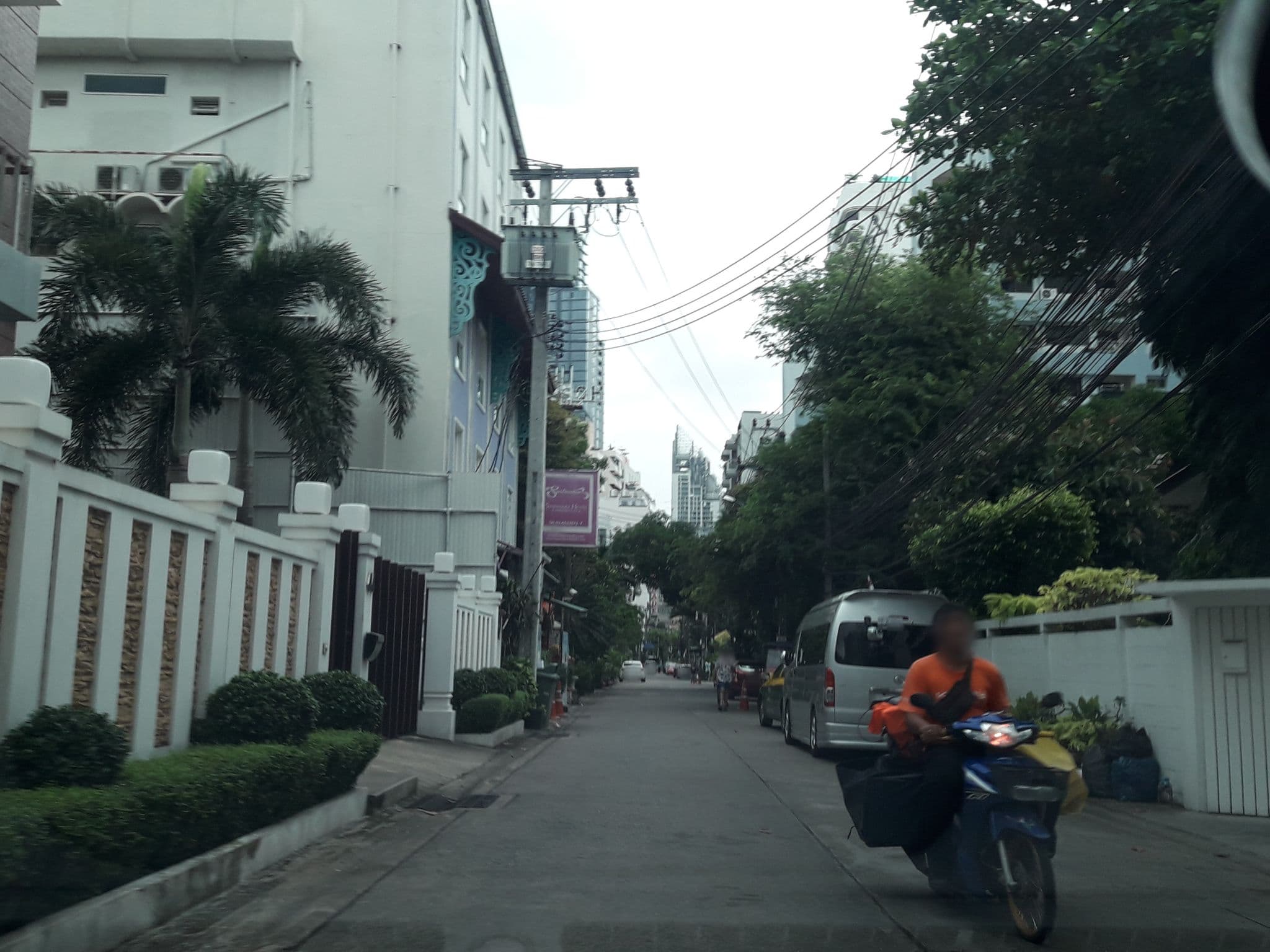 Street view near Franz from Austria stay in Citadines Sukhumvit 8, Makkasan — © jetman11 (CC BY-SA · Mapillary)