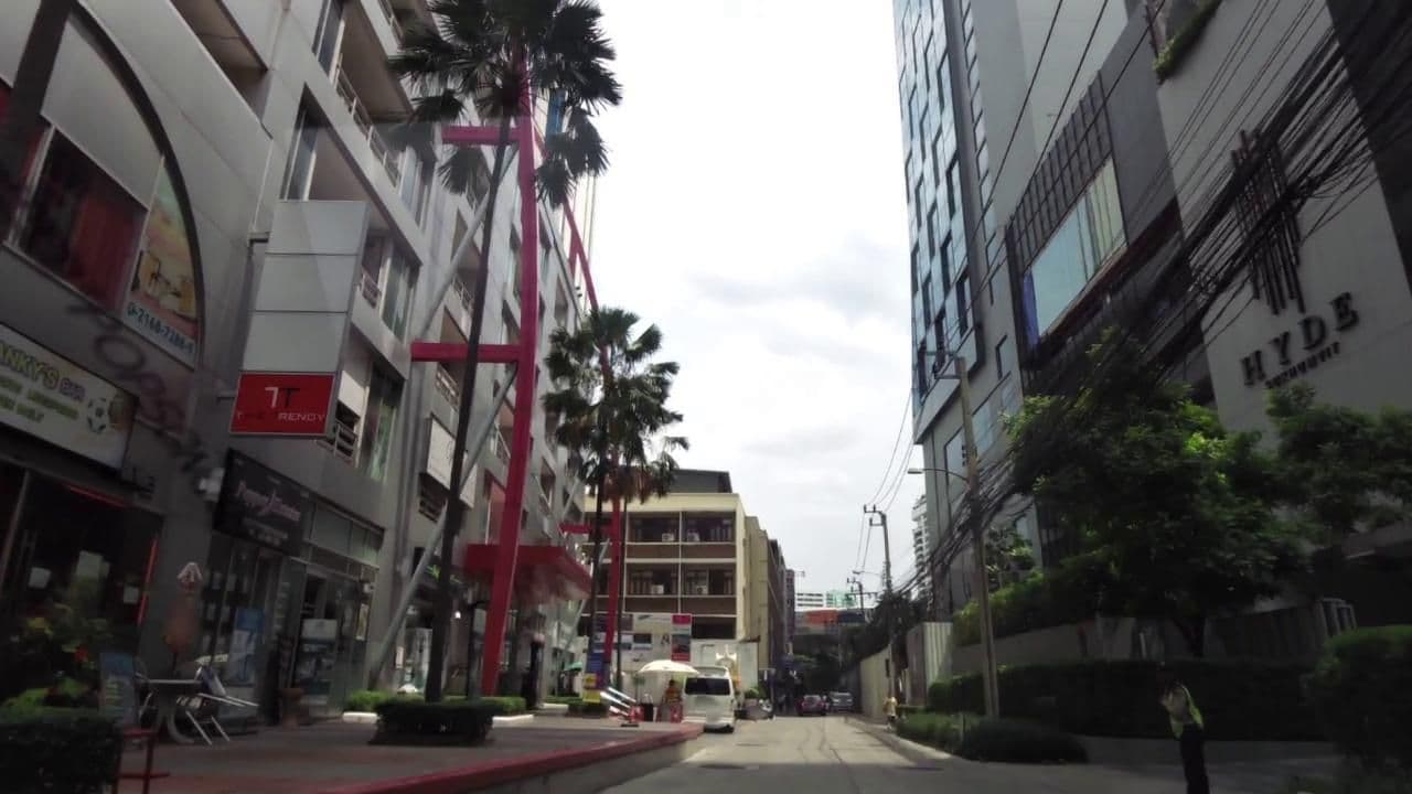 Street view near Compass Hospitality, Makkasan — © toffy (CC BY-SA · Mapillary)