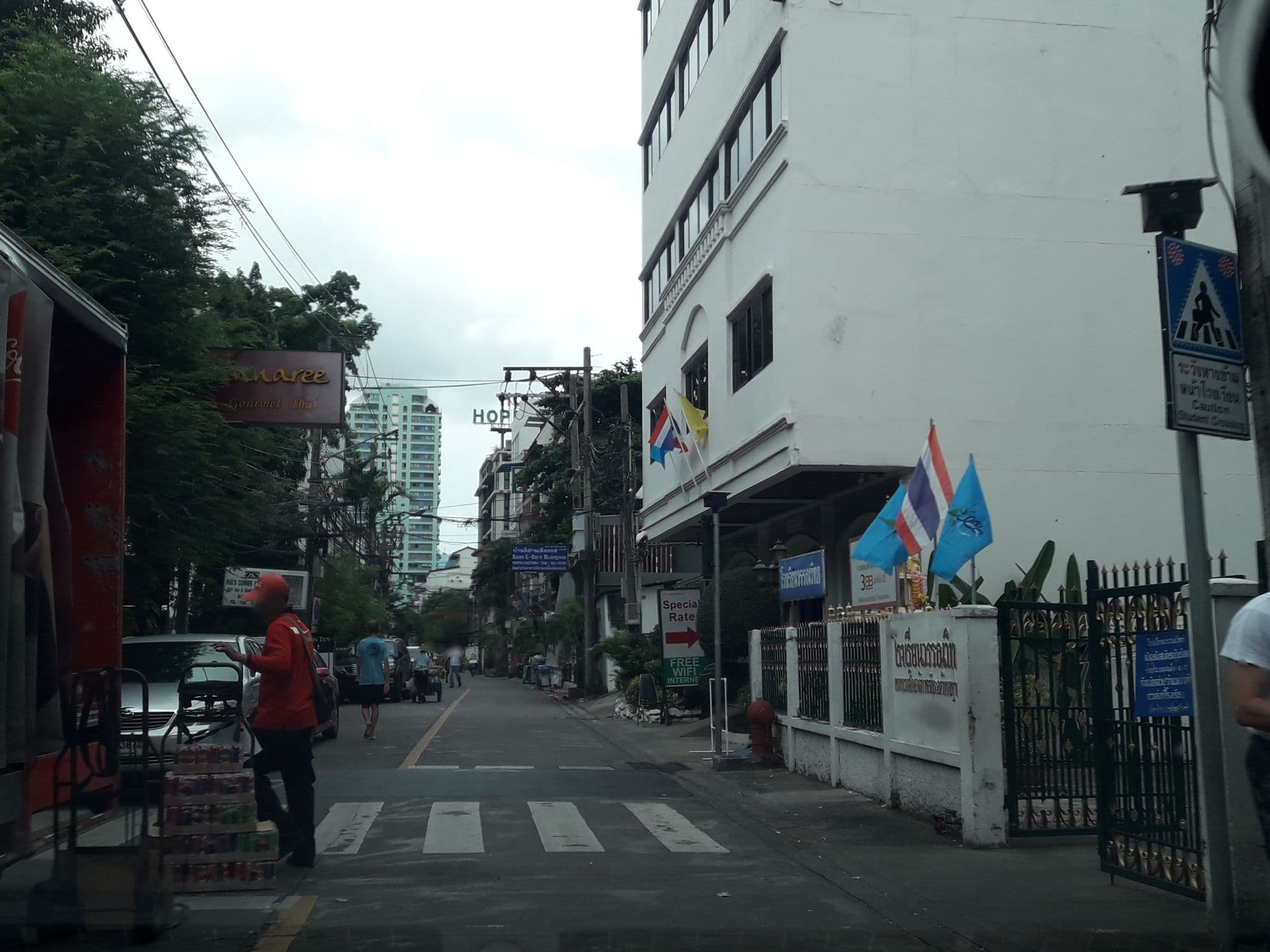 Street view near The Promenade, Makkasan — © jetman11 (CC BY-SA · Mapillary)