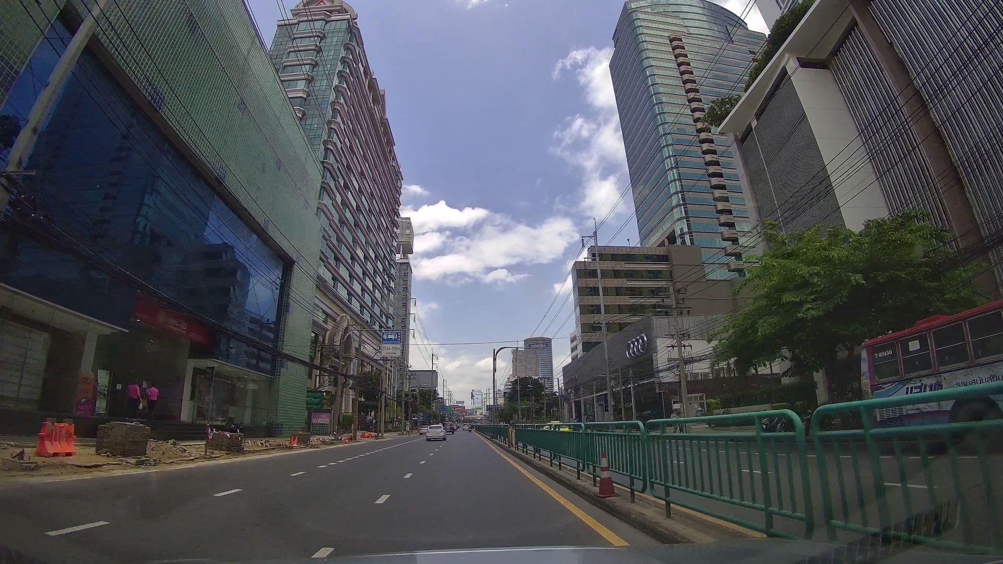 Street view near Rooftop Swimming Pool, Makkasan — © ThailandCambodia (CC BY-SA · Mapillary)