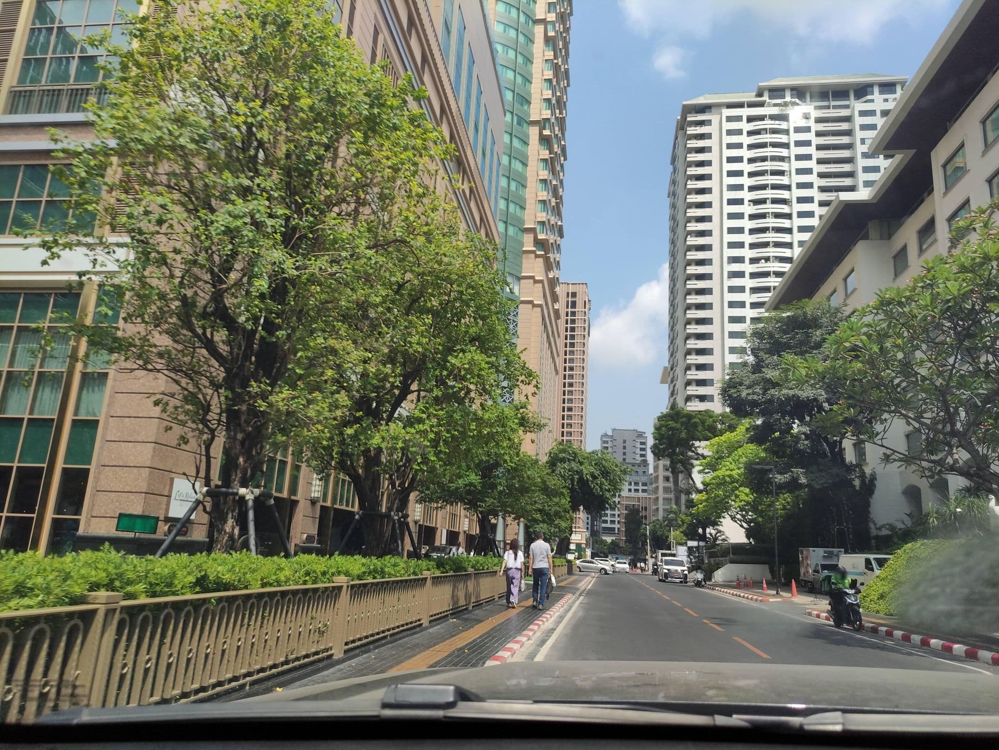 Street view near Room 2712 - Grand Centre Point, Makkasan — © kasetitkml_pipitchai (CC BY-SA · Mapillary)