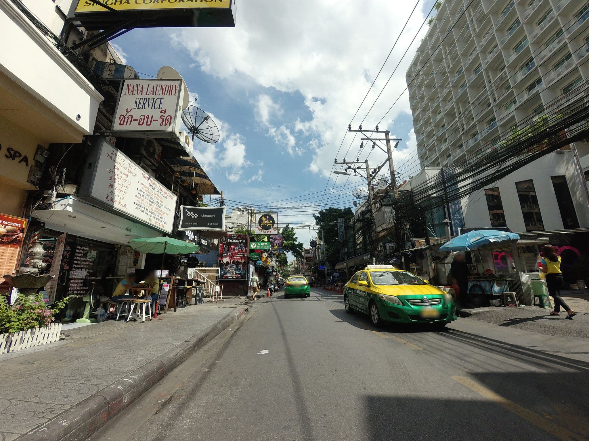 Street view near Chama, Makkasan — © mishari (CC BY-SA · Mapillary)