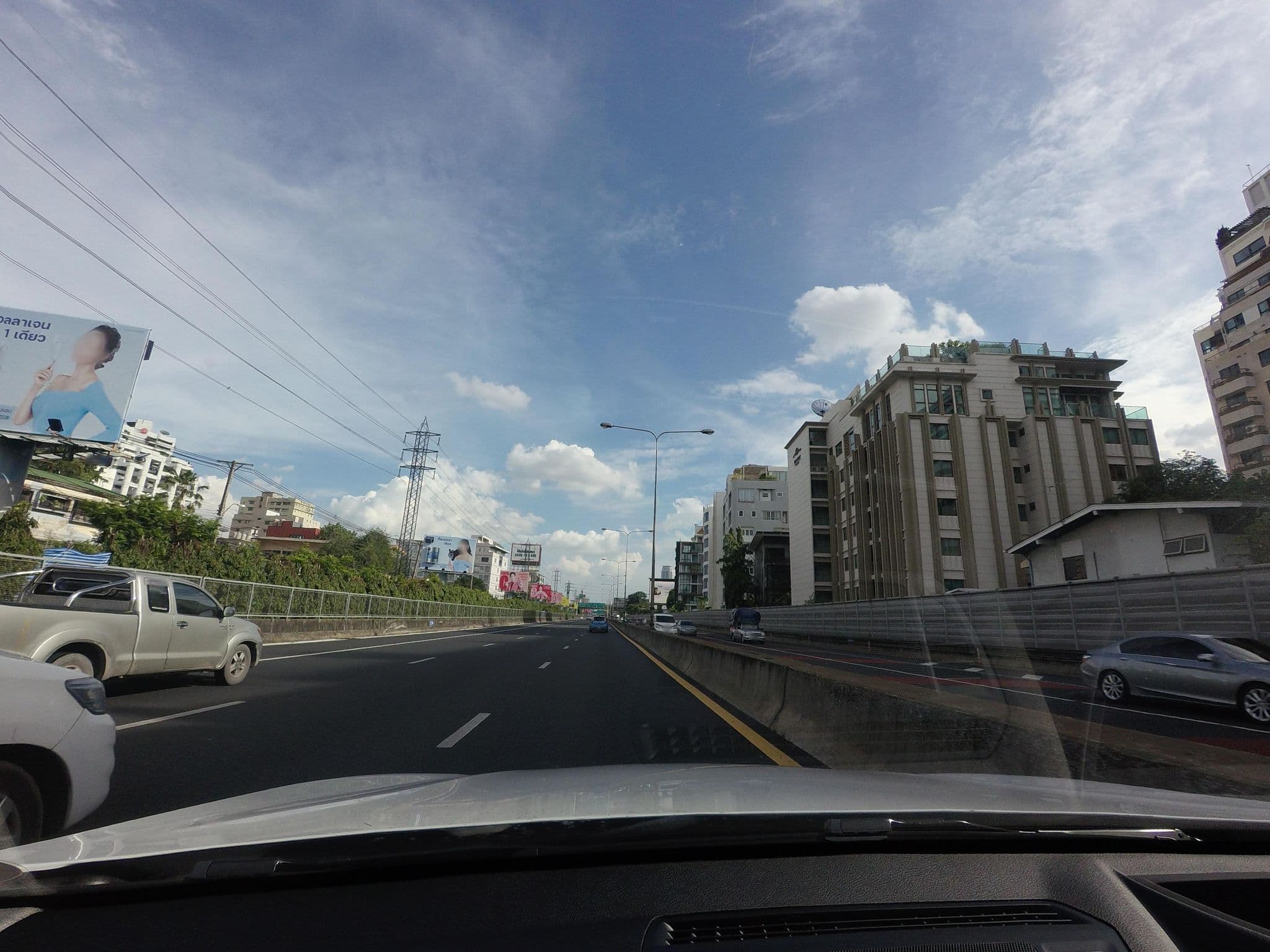 Street view near Lohas Suites Sukhumvit by SUPERHOTEL, Makkasan — © mishari (CC BY-SA · Mapillary)