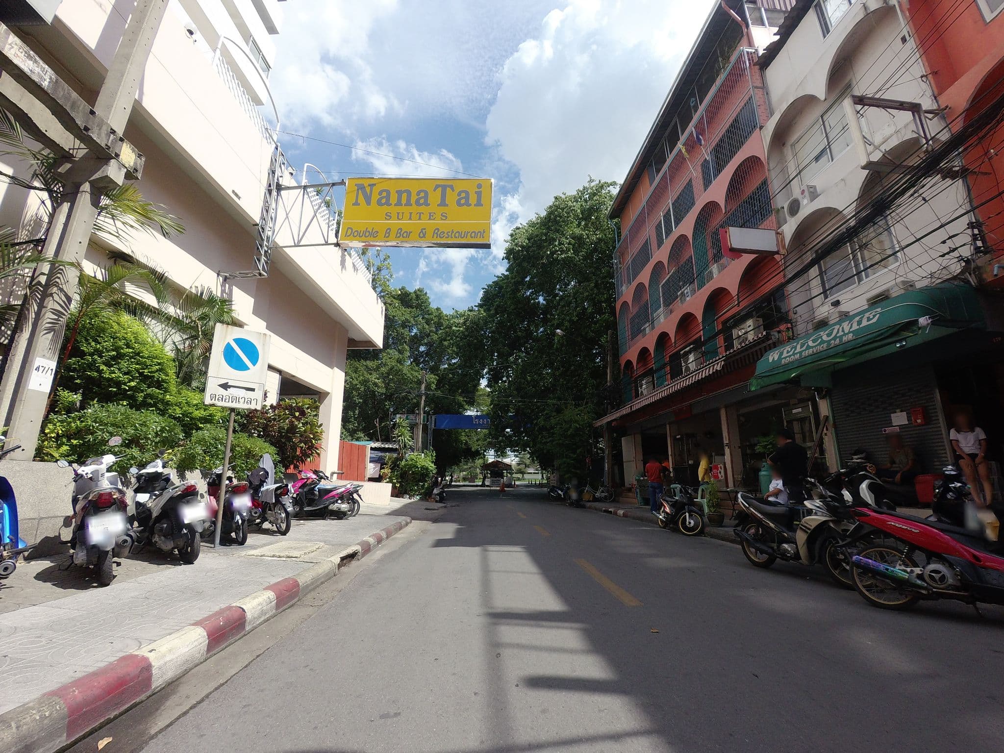 Street view near Nee House, Makkasan — © mishari (CC BY-SA · Mapillary)